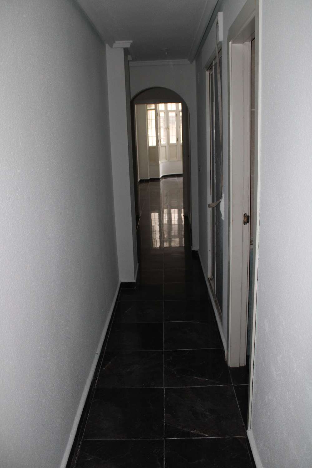 MAKE YOUR OFFER!! 3 BEDROOM 2 BATHROOM APARTMENT IN THE CENTER OF TORREVIEJA!