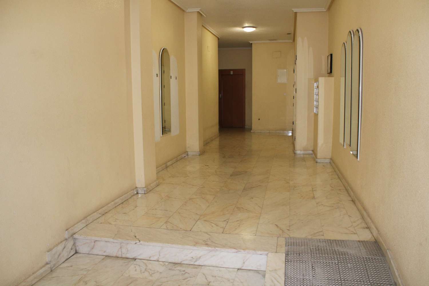 MAKE YOUR OFFER!! 3 BEDROOM 2 BATHROOM APARTMENT IN THE CENTER OF TORREVIEJA!