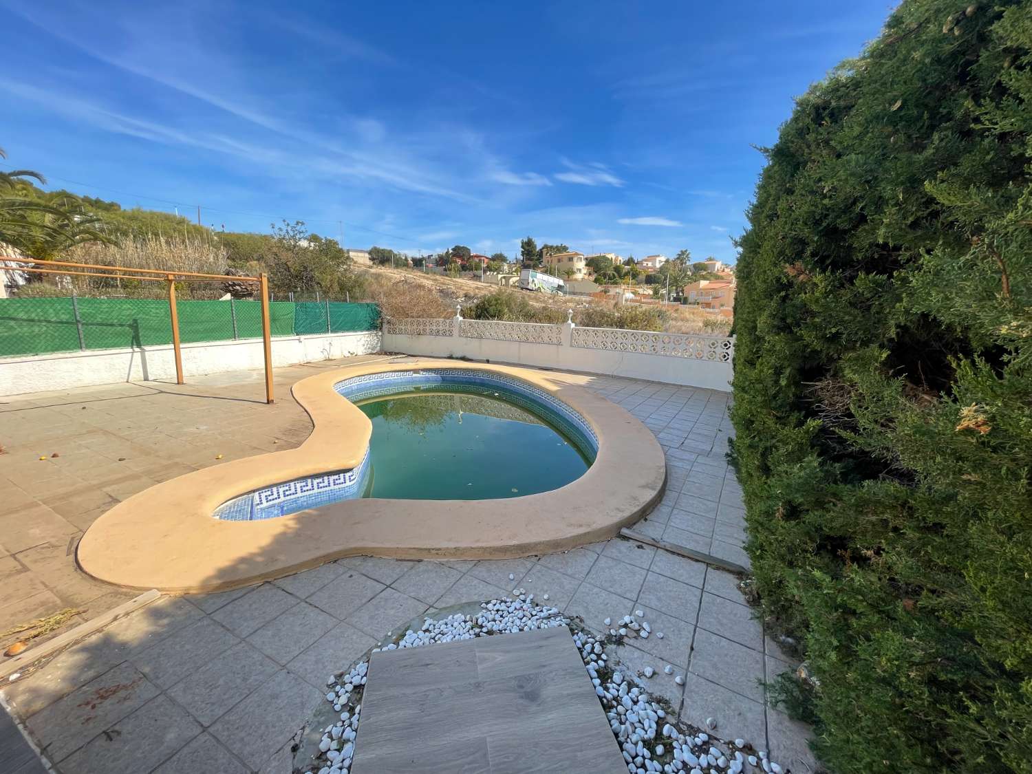 Machen Sie Ihr Angebot, Doppelhaushälfte auf einem 600 m² großen Grundstück mit Pool und Meerblick!!