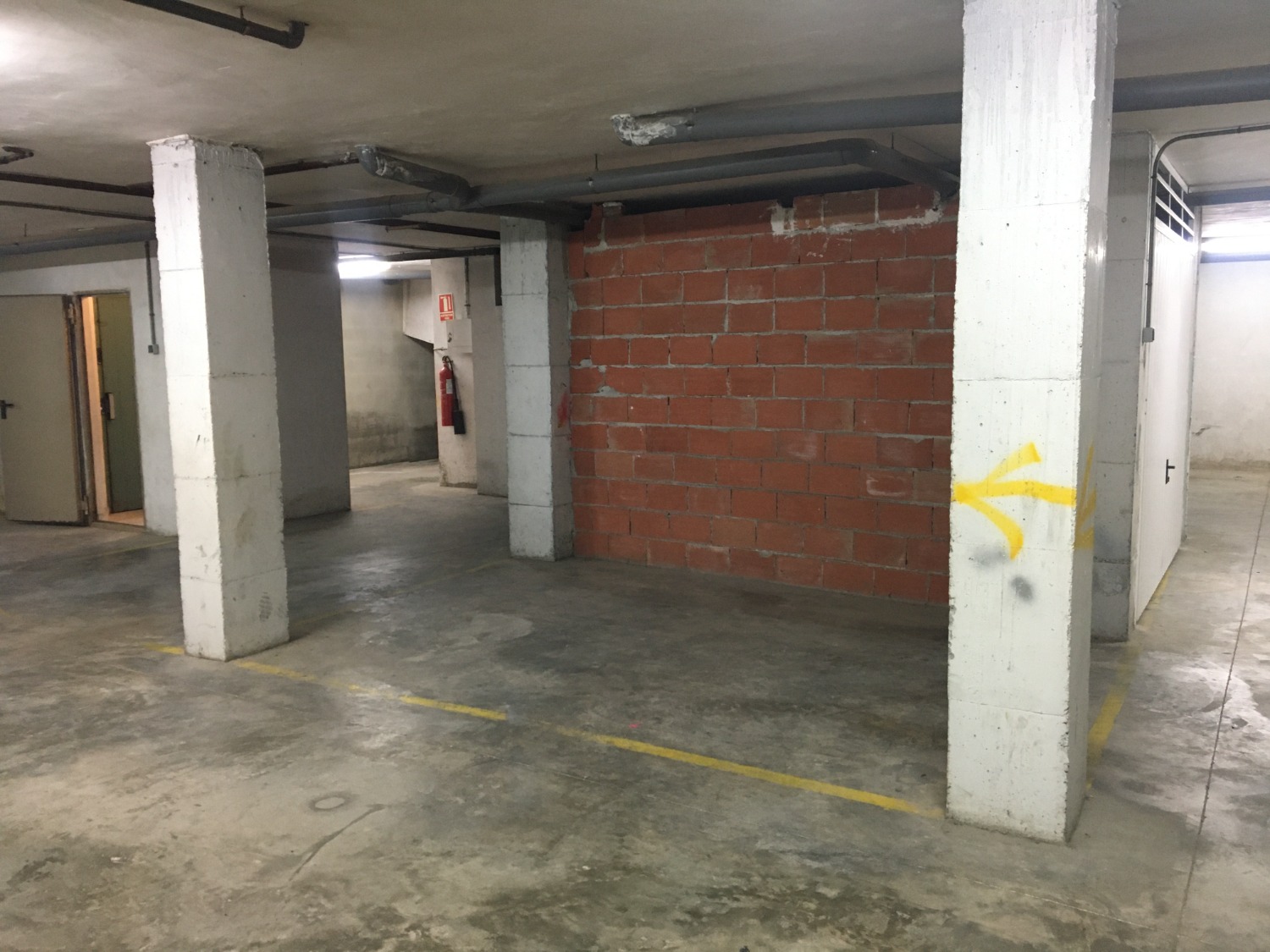 MAKE YOUR OFFER!! PARKING SPACE WITH THE POSSIBILITY OF CLOSING IT IN PILAR DE LA HORADADA
