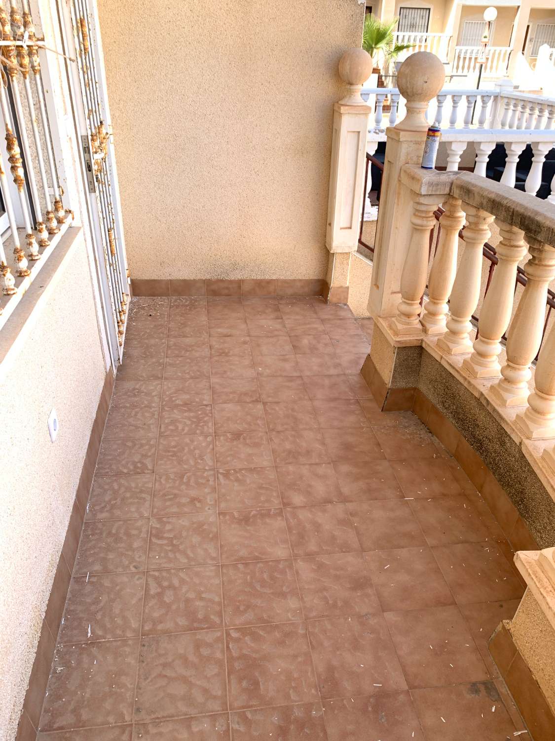MAKE YOUR OFFER!! 2 BEDROOM DUPLEX HOUSE WITH SOLARIUM AND POOL!!