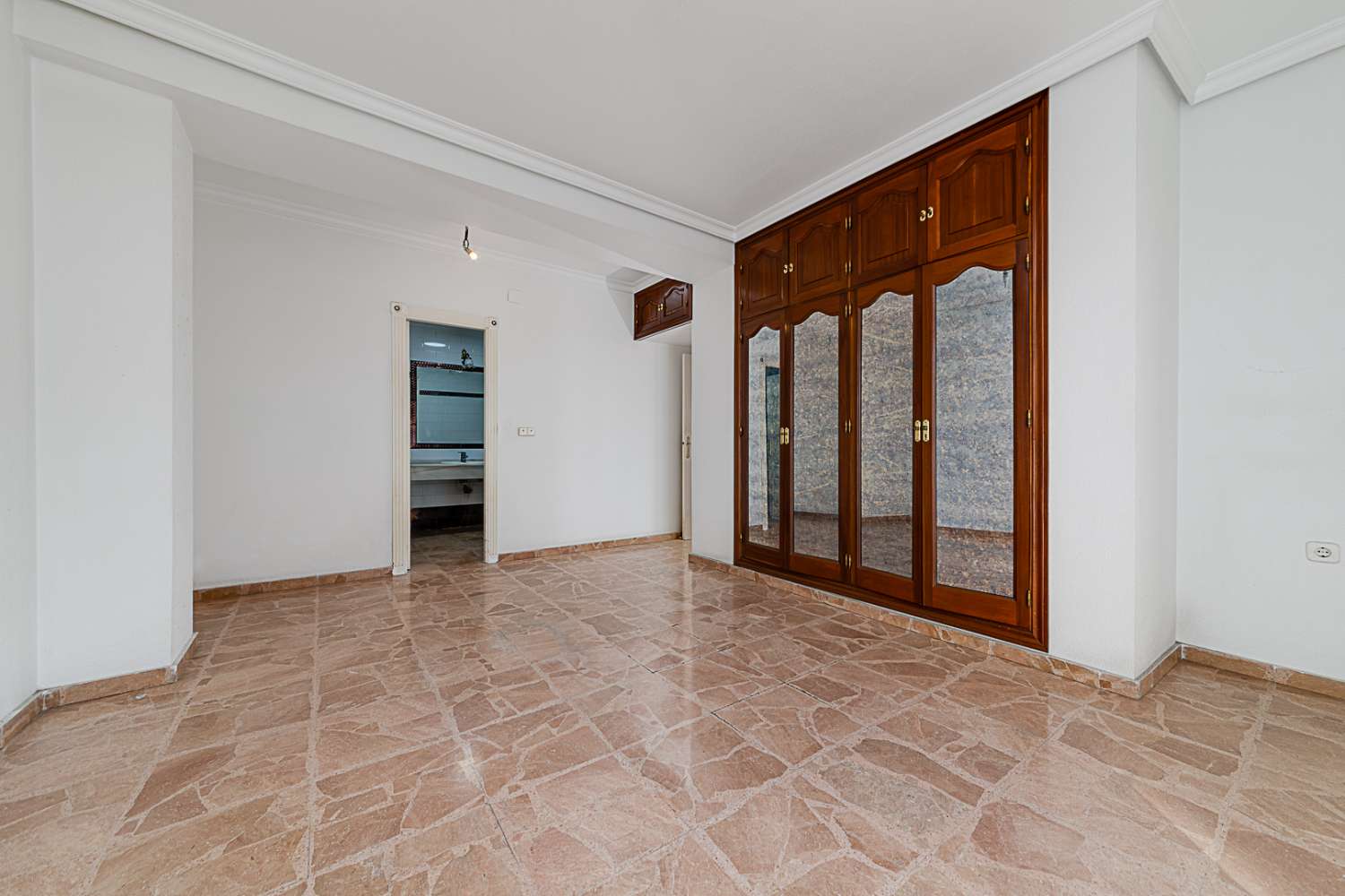 GREAT APARTMENT IN THE CENTER OF THE VILLAGE
