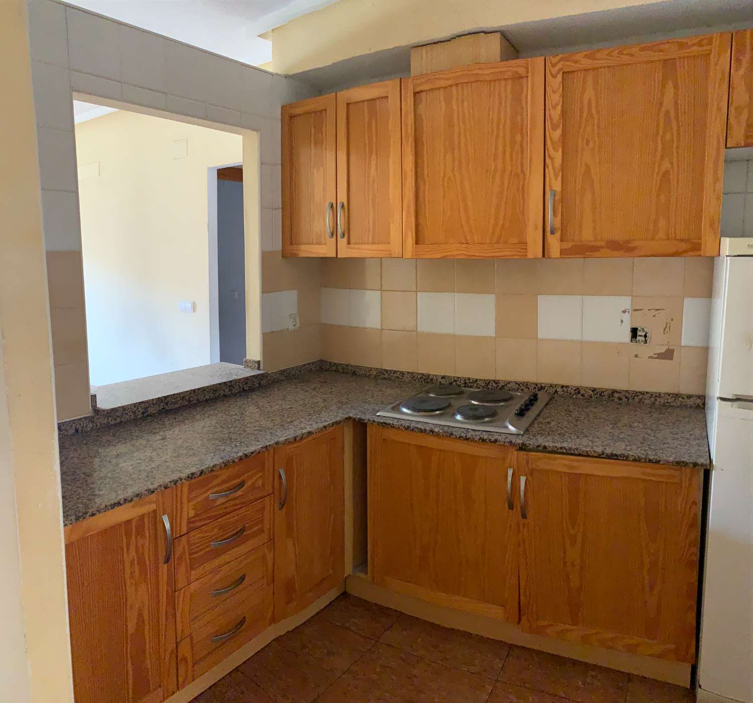 CHANCE!! 2 BEDROOM APARTMENT 2 GARAGE SPACES AND POOL!!
