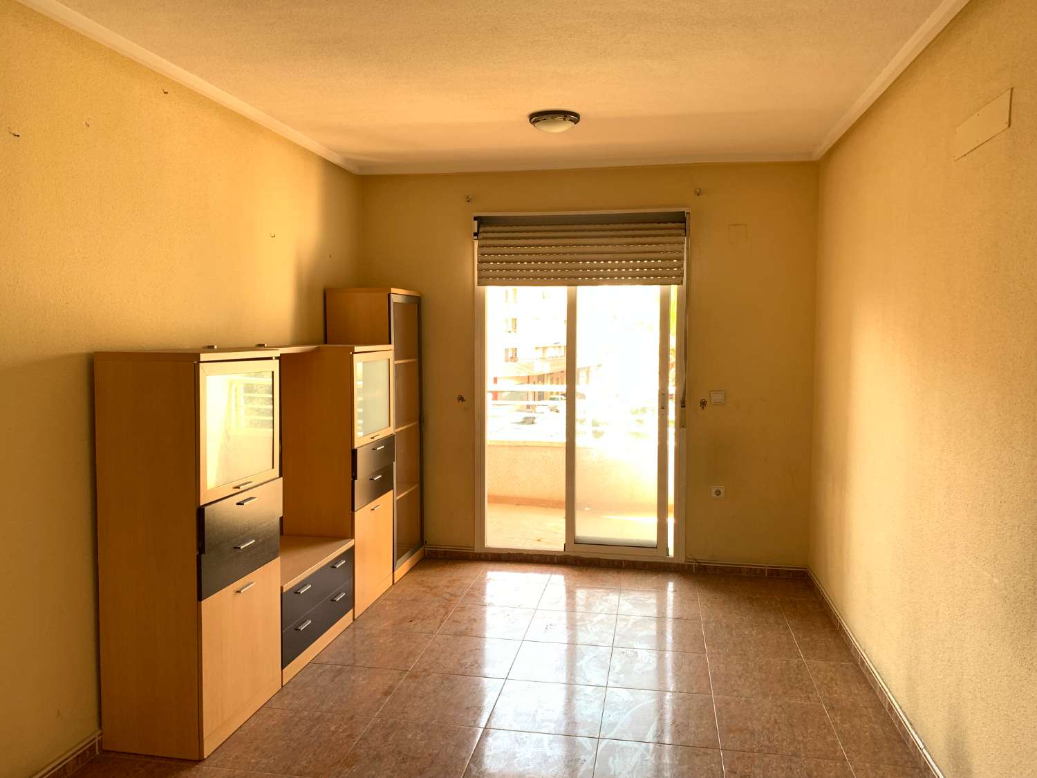 CHANCE!! 2 BEDROOM APARTMENT 2 GARAGE SPACES AND POOL!!