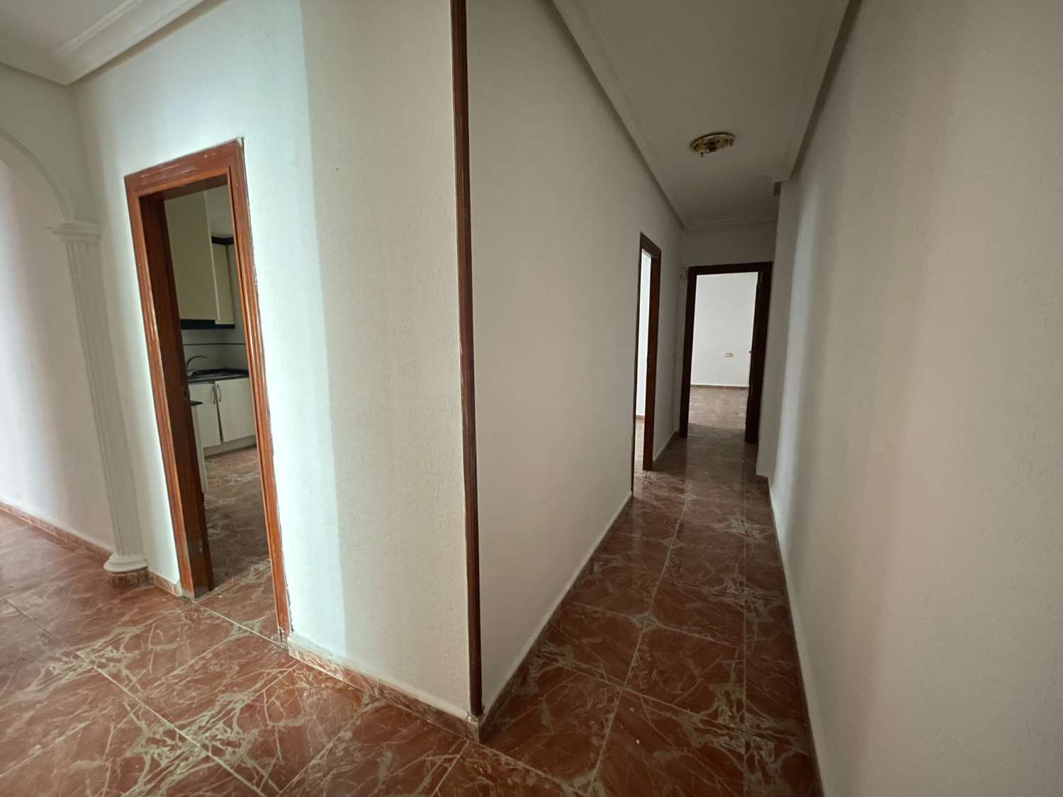 MAKE YOUR OFFER!! 3 BEDROOM APARTMENT SOUTH ORIENTATION IN THE CENTER OF ORIHUELA!!