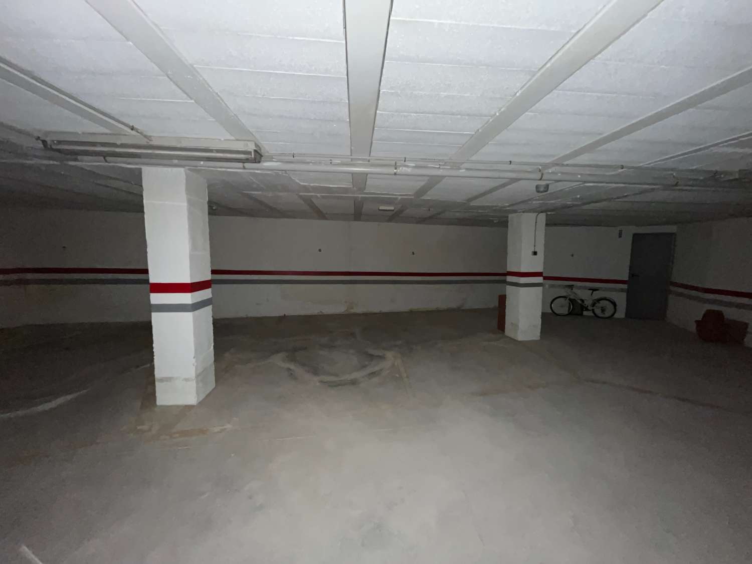 GARAGE FOR SALE, ACCESS BY ELEVATOR!!