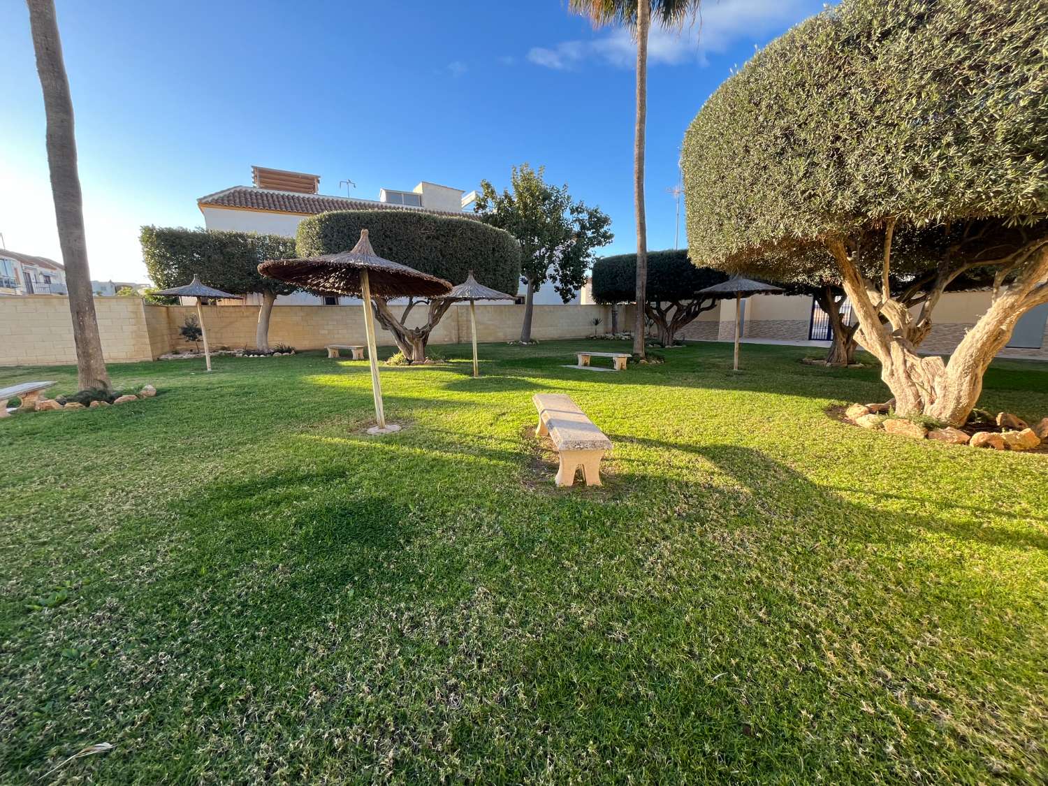 HAGA SU OFERTA!! PLANTA BAJA REFORMADA 2 DORMITORIOS CON PISCINA!!