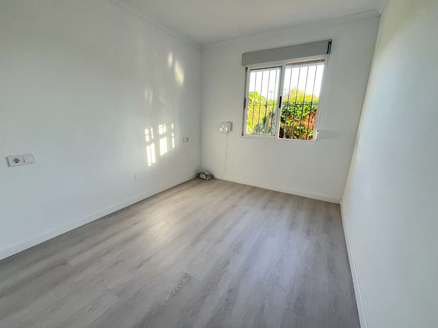 HAGA SU OFERTA!! PLANTA BAJA REFORMADA 2 DORMITORIOS CON PISCINA!!