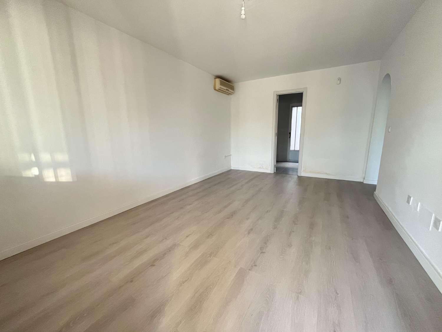 HAGA SU OFERTA!! PLANTA BAJA REFORMADA 2 DORMITORIOS CON PISCINA!!