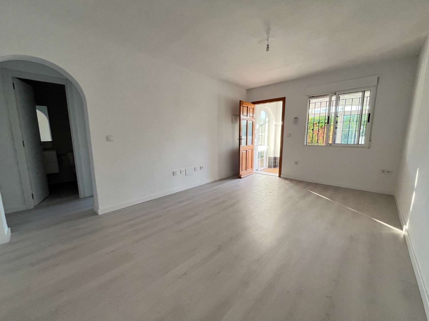 HAGA SU OFERTA!! PLANTA BAJA REFORMADA 2 DORMITORIOS CON PISCINA!!