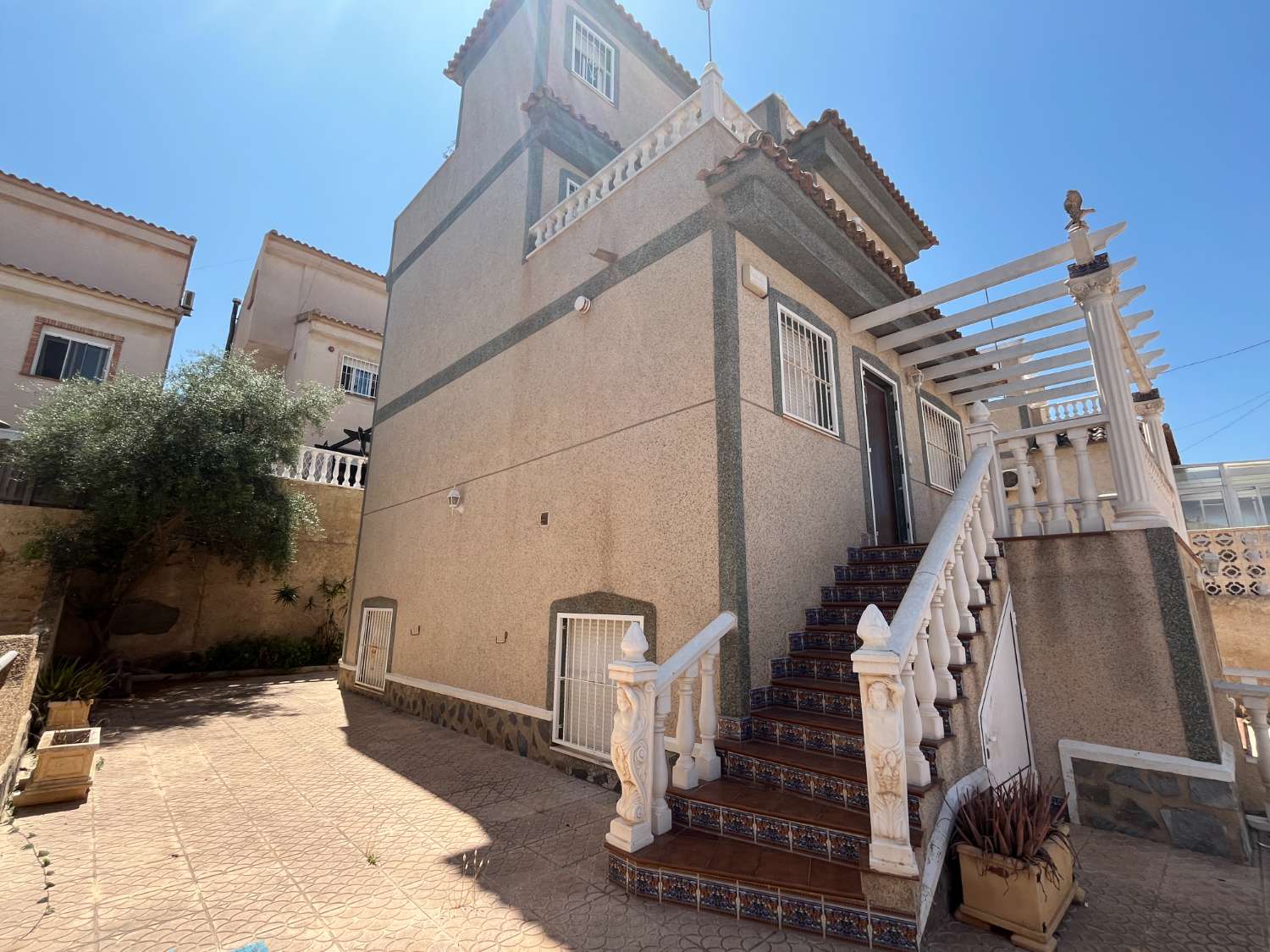 OCASIÓN!! CHALET INDEPENDIENTE, PISCINA Y 4 DORMITORIOS!!