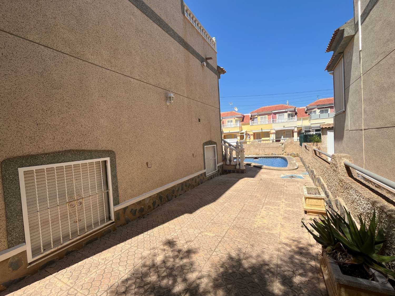 OCASIÓN!! CHALET INDEPENDIENTE, PISCINA Y 4 DORMITORIOS!!