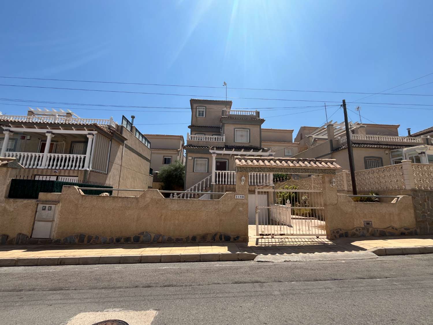 OCASIÓN!! CHALET INDEPENDIENTE, PISCINA Y 4 DORMITORIOS!!