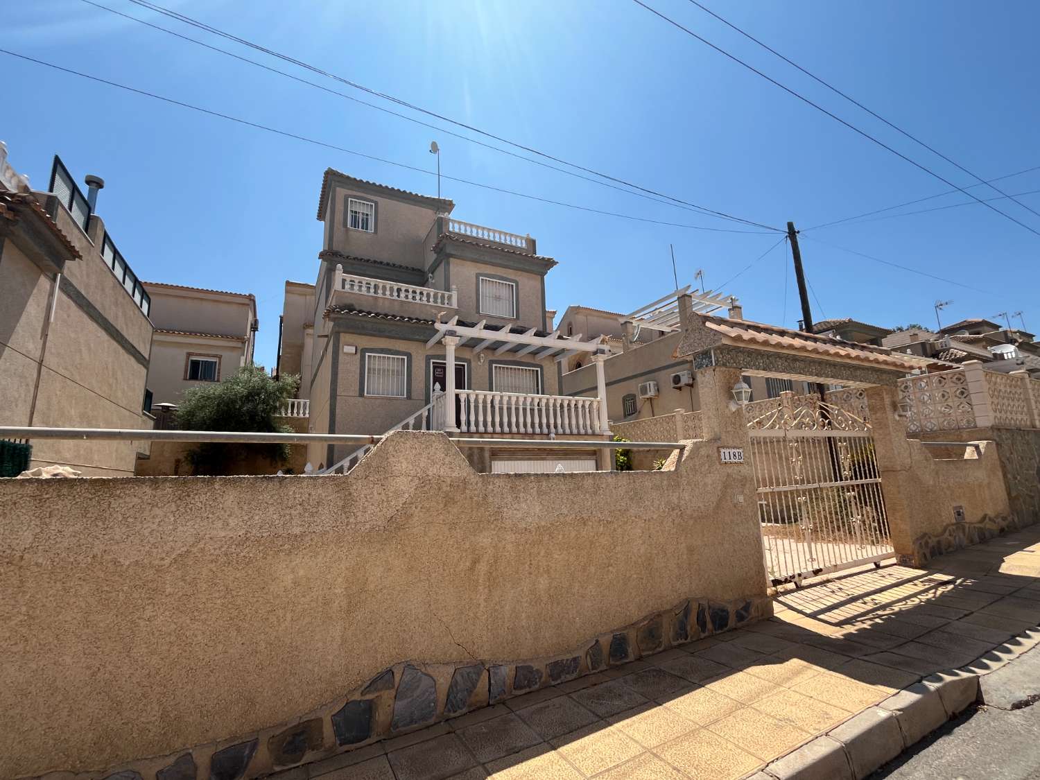 OCASIÓN!! CHALET INDEPENDIENTE, PISCINA Y 4 DORMITORIOS!!