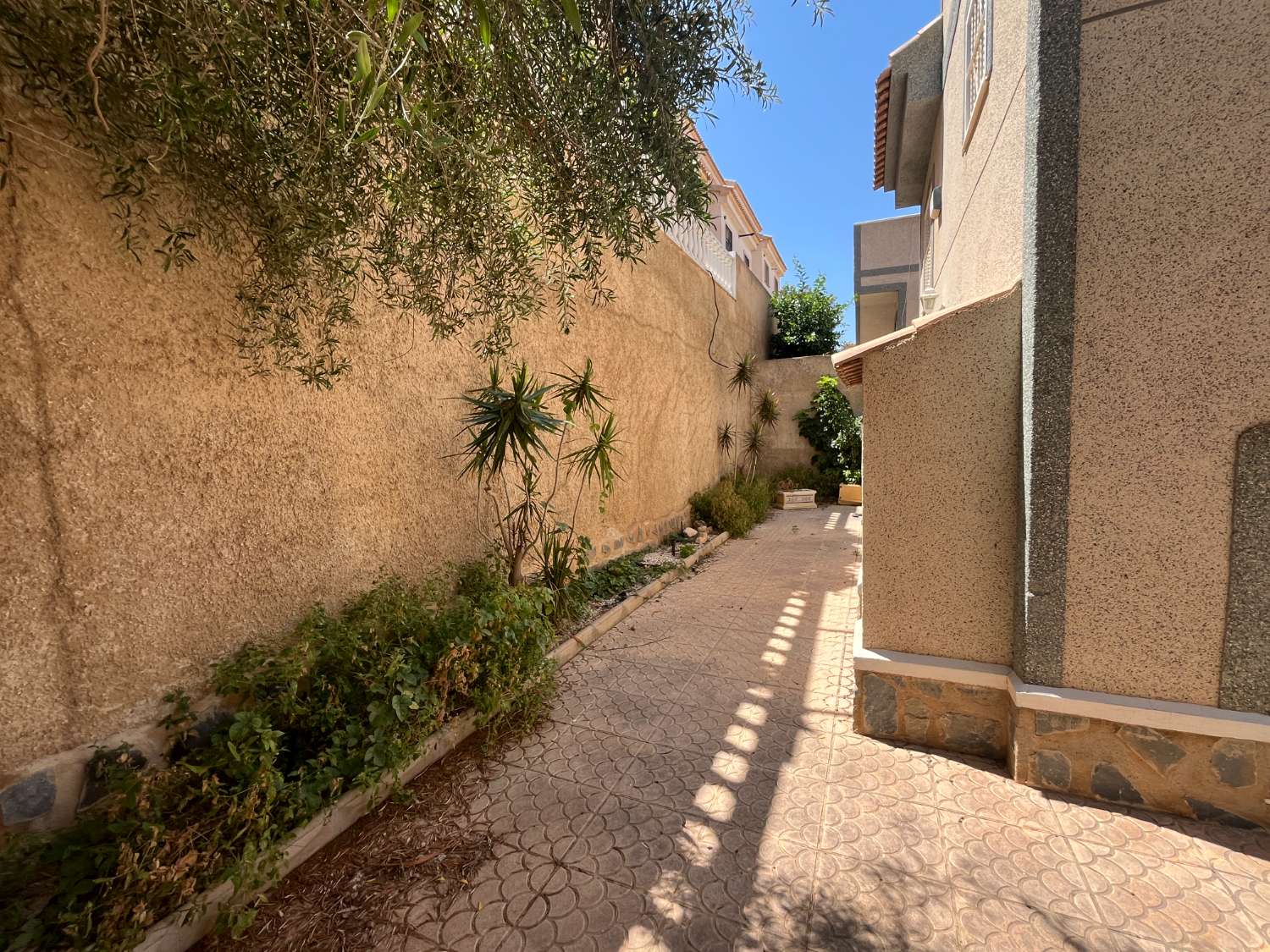 OCASIÓN!! CHALET INDEPENDIENTE, PISCINA Y 4 DORMITORIOS!!