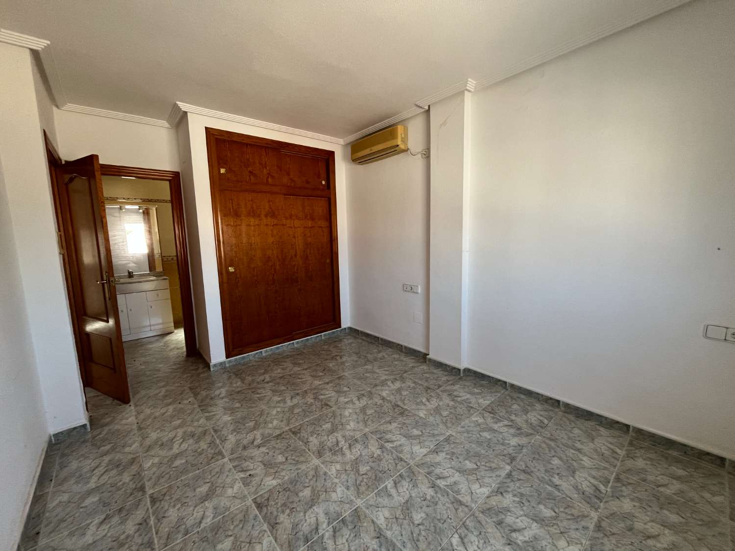 OCASIÓN!! CHALET INDEPENDIENTE, PISCINA Y 4 DORMITORIOS!!