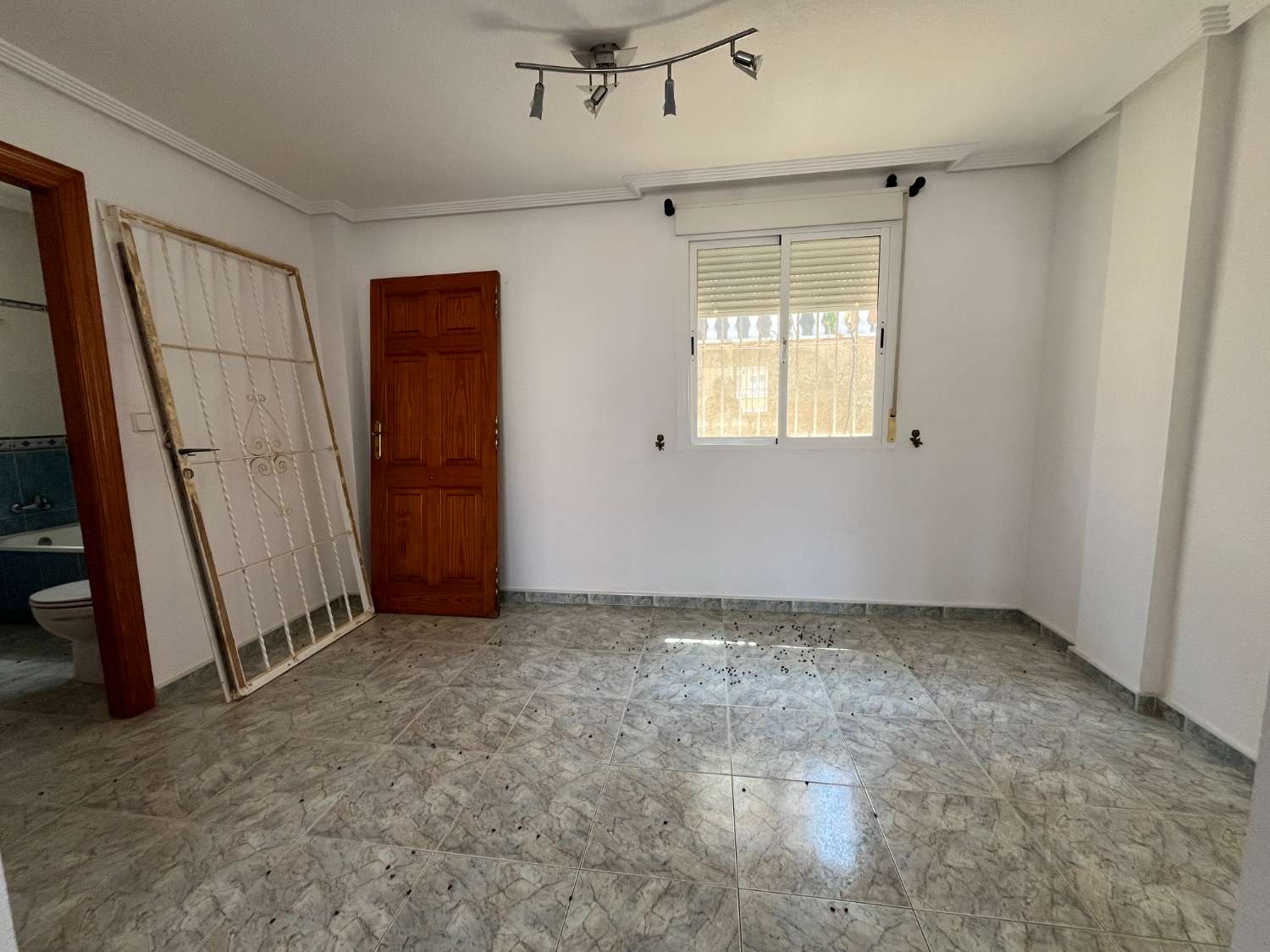 OCASIÓN!! CHALET INDEPENDIENTE, PISCINA Y 4 DORMITORIOS!!