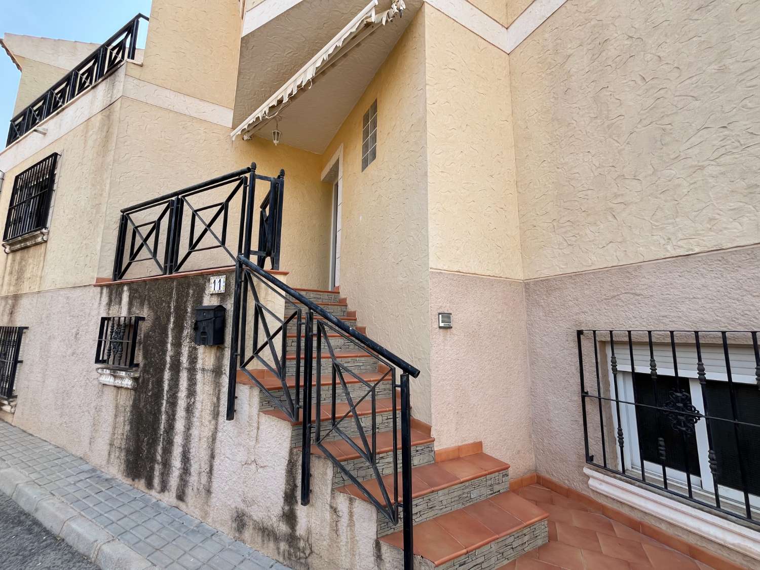 Dúplex Pareado en Venta en La Murada – 256 m² construidos 5 dormitorios 3 baños –