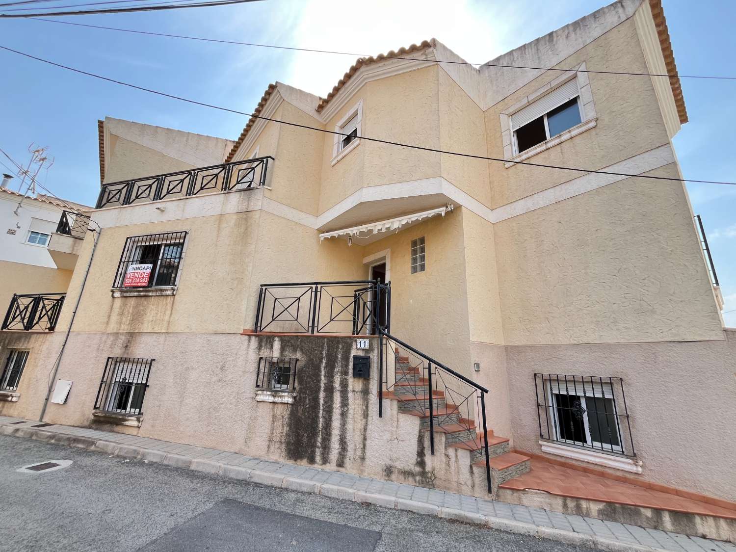 Dúplex Pareado en Venta en La Murada – 256 m² construidos 5 dormitorios 3 baños –