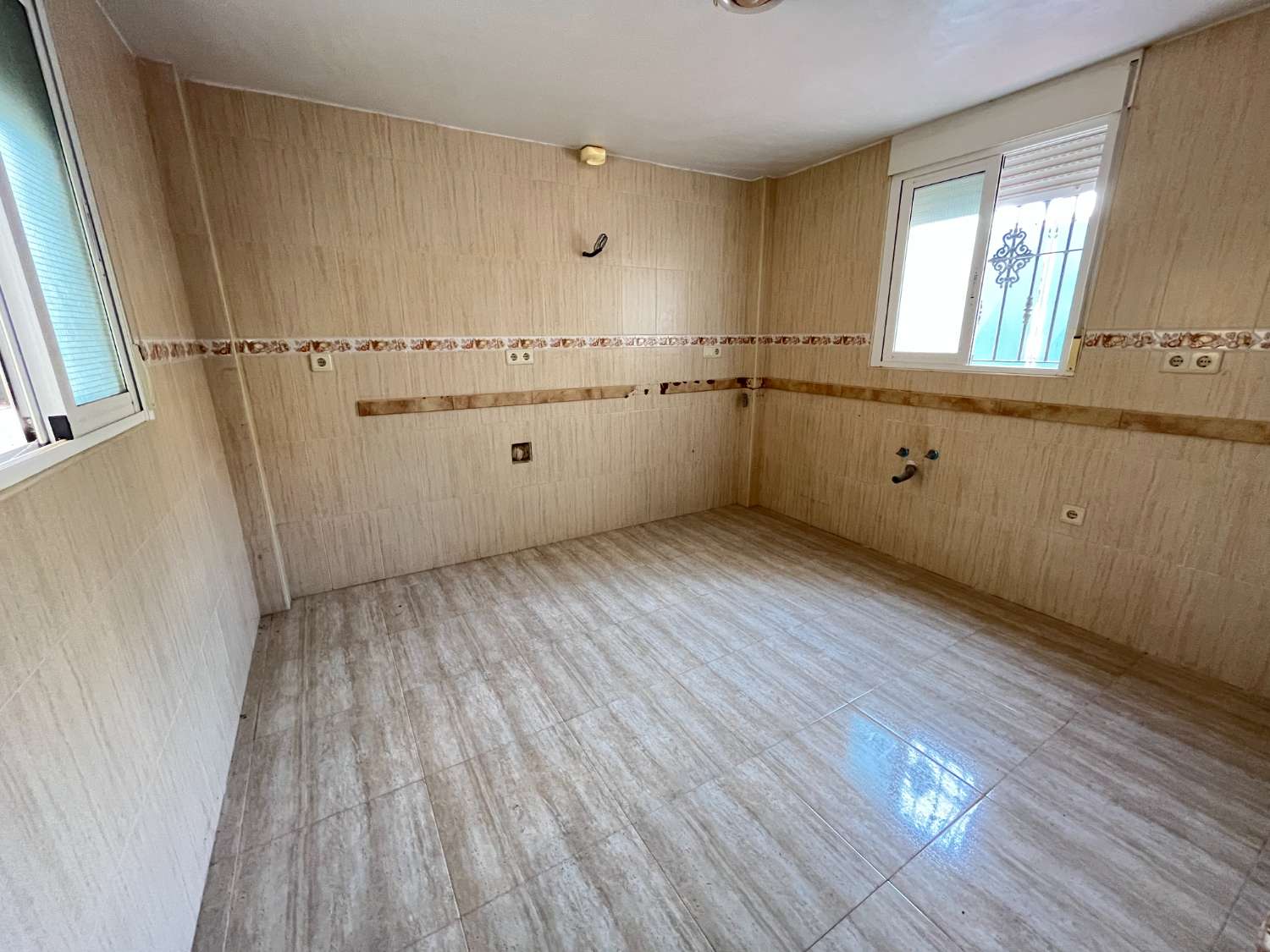 Dúplex Pareado en Venta en La Murada – 256 m² construidos 5 dormitorios 3 baños –