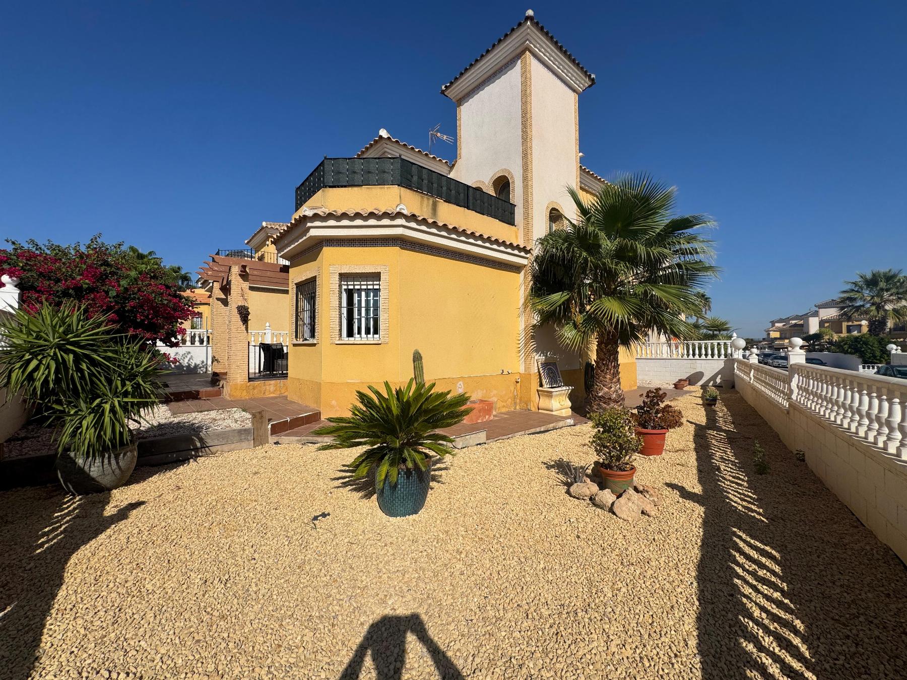 Chalet en venta en Algorfa