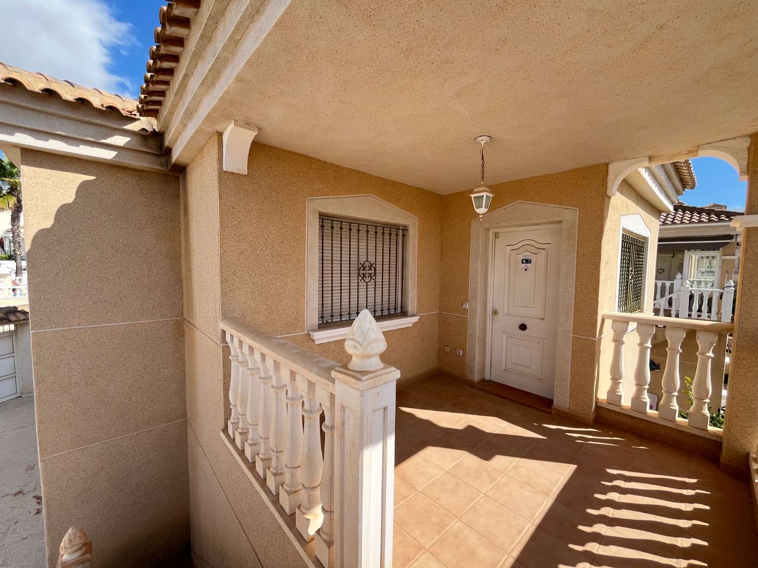 OCASIÓN! CHALET INDEPENDIENTE (DOS APARTAMENTOS) EN ESQUINA MONTEGOLF VII