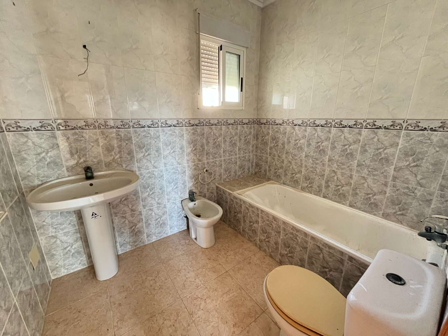 OCASIÓN! CHALET INDEPENDIENTE (DOS APARTAMENTOS) EN ESQUINA MONTEGOLF VII