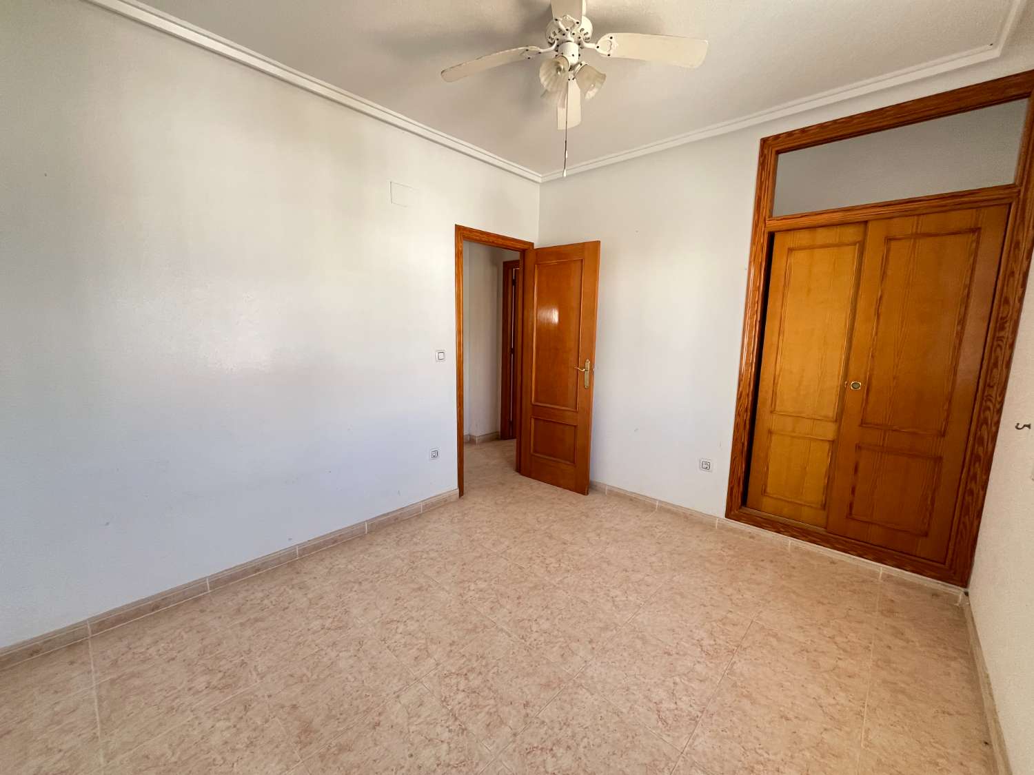 OCASIÓN! CHALET INDEPENDIENTE (DOS APARTAMENTOS) EN ESQUINA MONTEGOLF VII