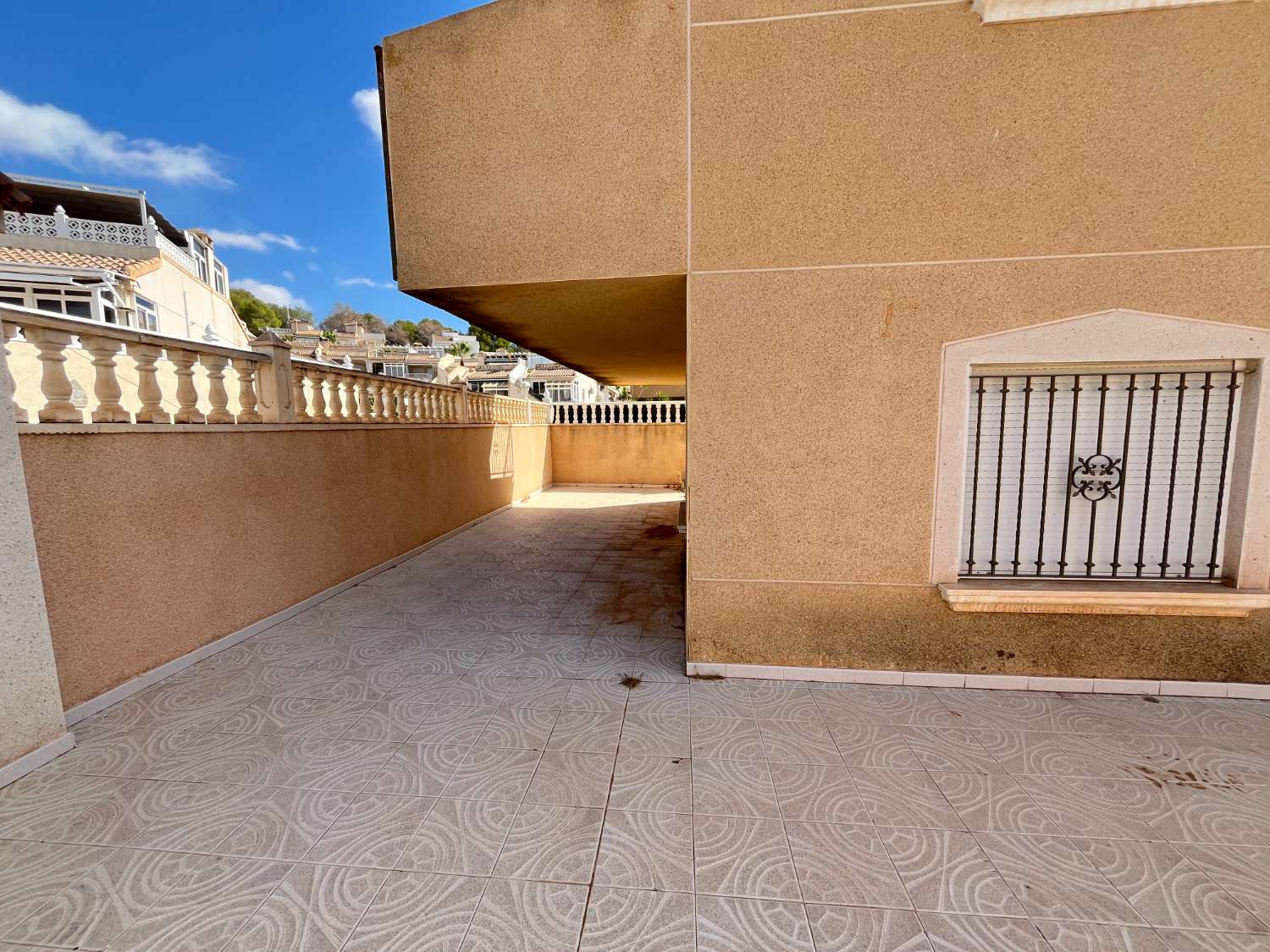 OCASIÓN! CHALET INDEPENDIENTE (DOS APARTAMENTOS) EN ESQUINA MONTEGOLF VII