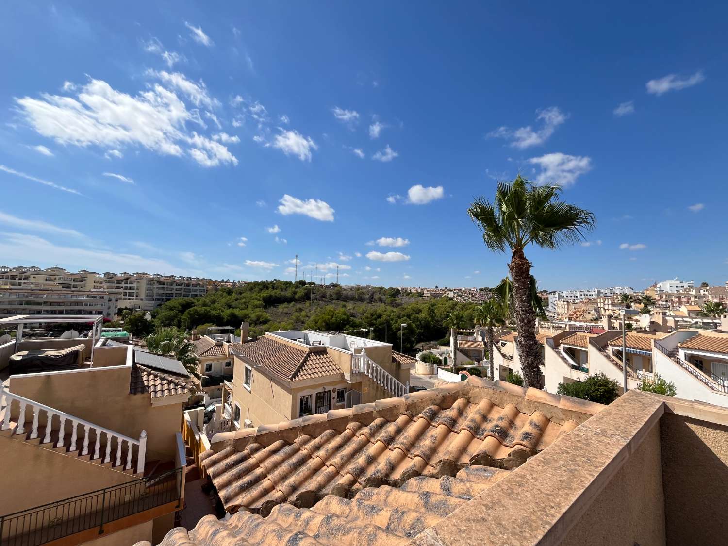 OCASIÓN! CHALET INDEPENDIENTE (DOS APARTAMENTOS) EN ESQUINA MONTEGOLF VII