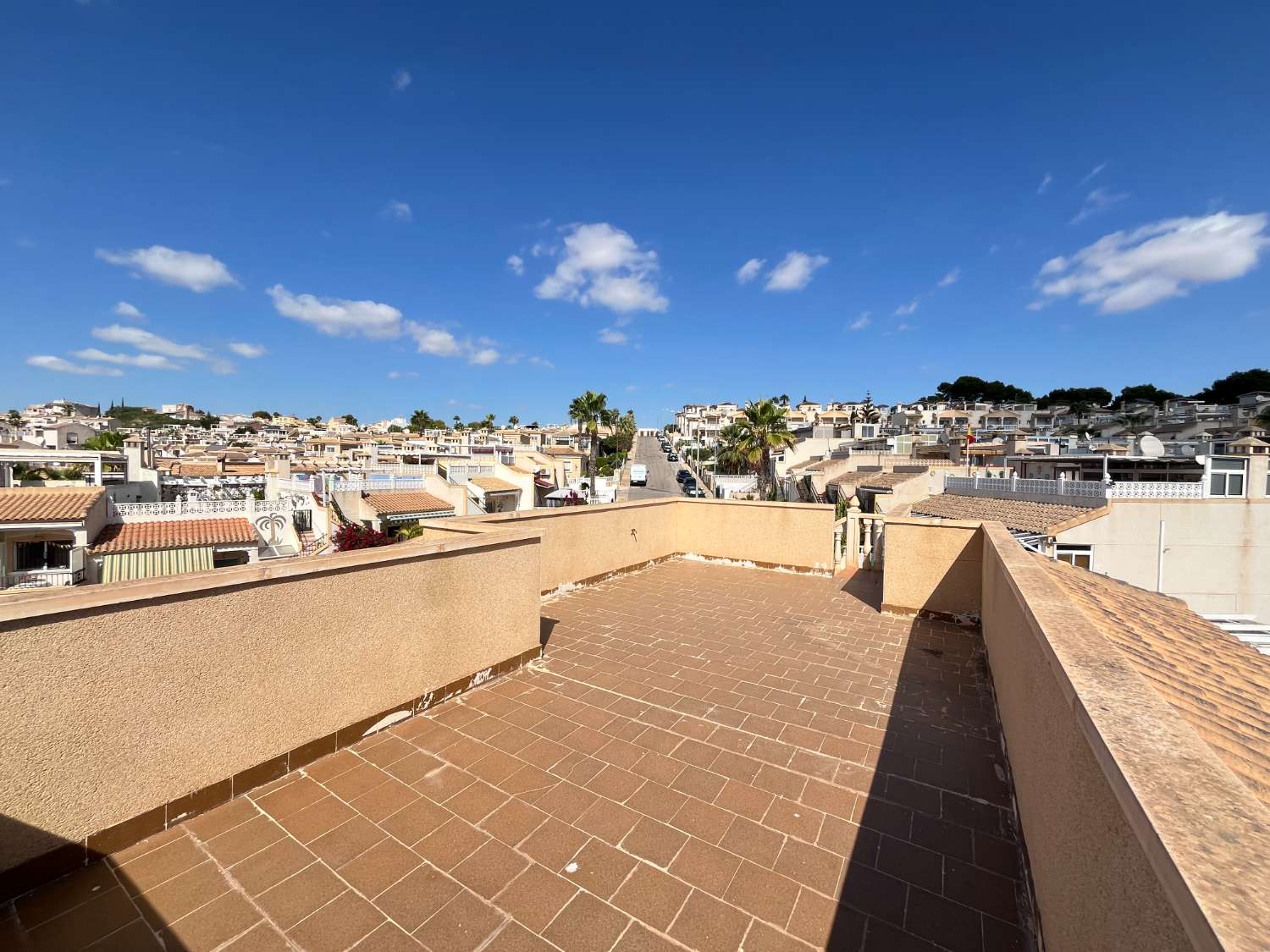 OCASIÓN! CHALET INDEPENDIENTE (DOS APARTAMENTOS) EN ESQUINA MONTEGOLF VII