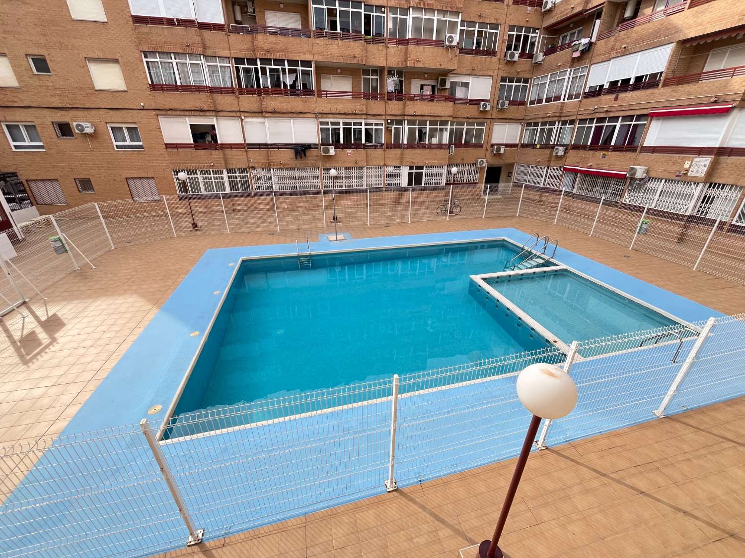 OCASIÓN!! APARTAMENTO PARA REFORMAR CON PISCINA Y ORIENTACIÓN SUR!