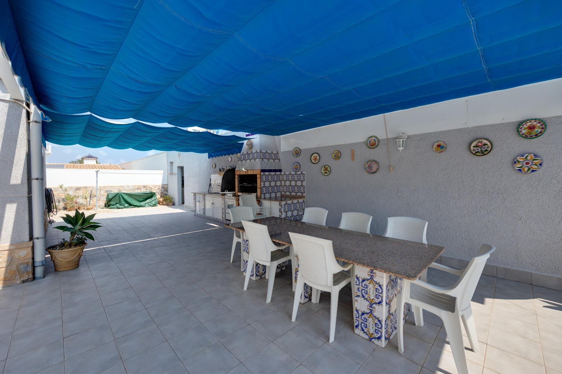 Villa en venta en Orihuela Costa