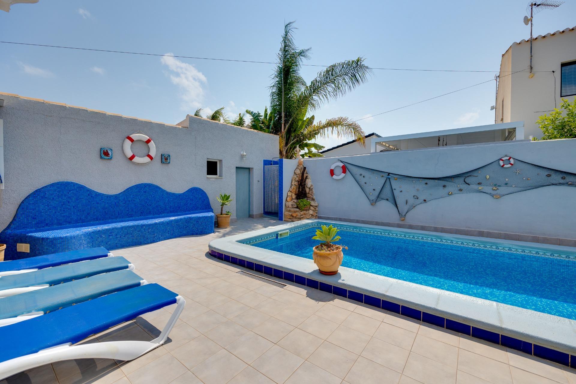 Villa en venta en Orihuela Costa