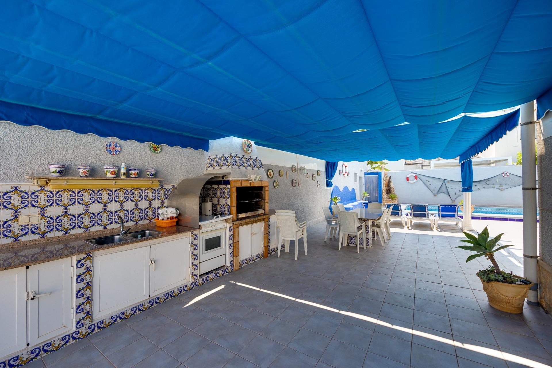 Villa en venta en Orihuela Costa