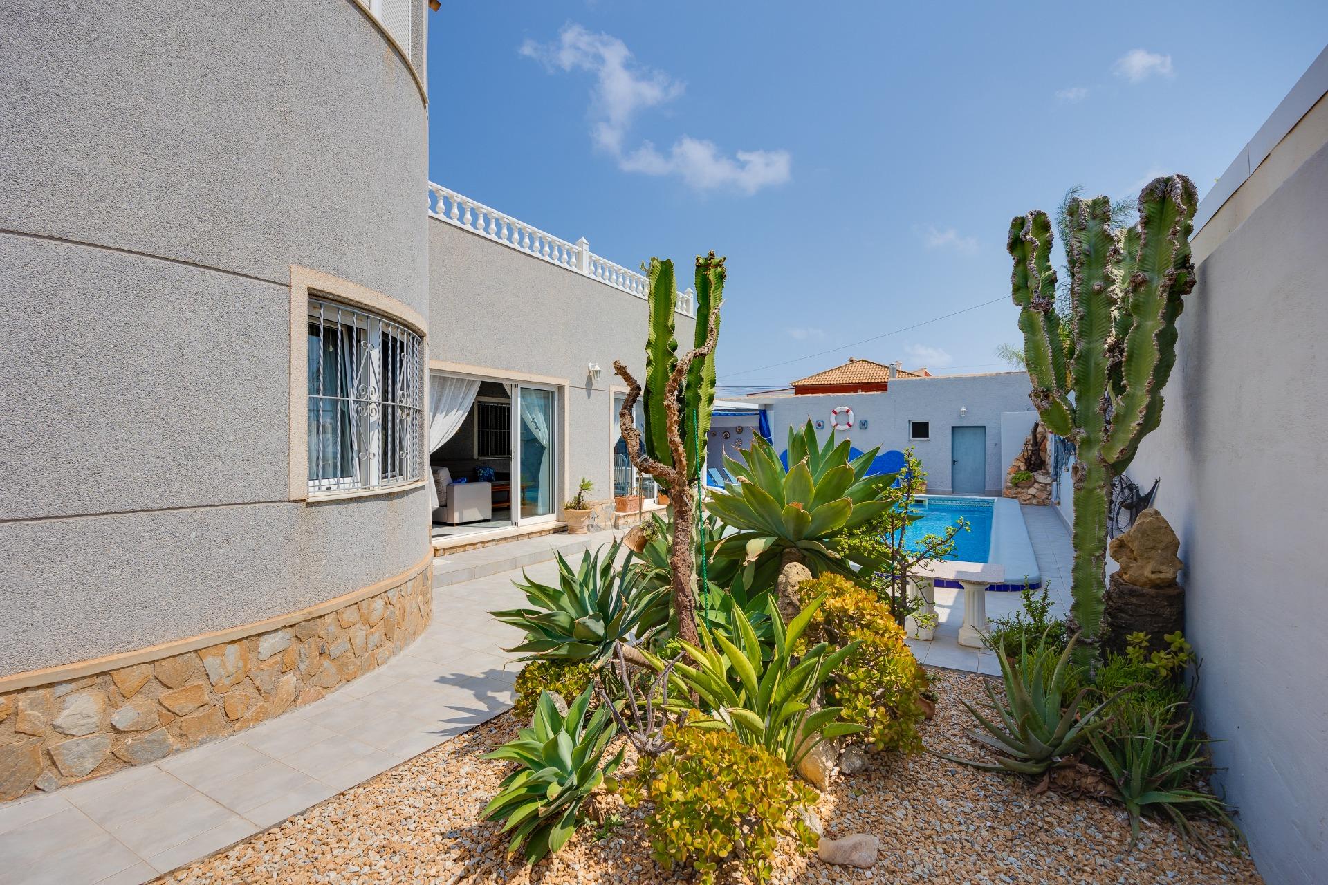 Villa en venta en Orihuela Costa