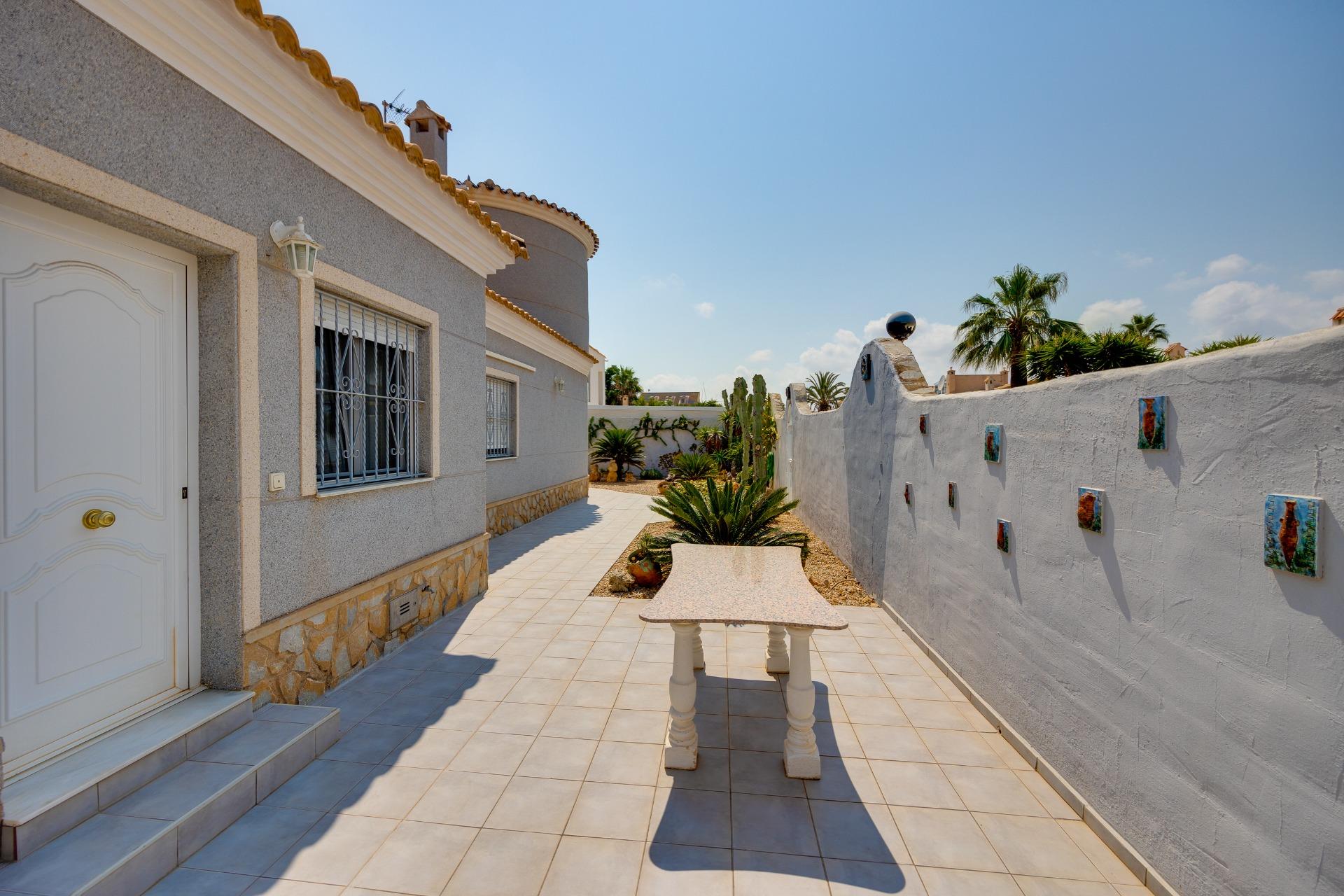 Villa en venta en Orihuela Costa