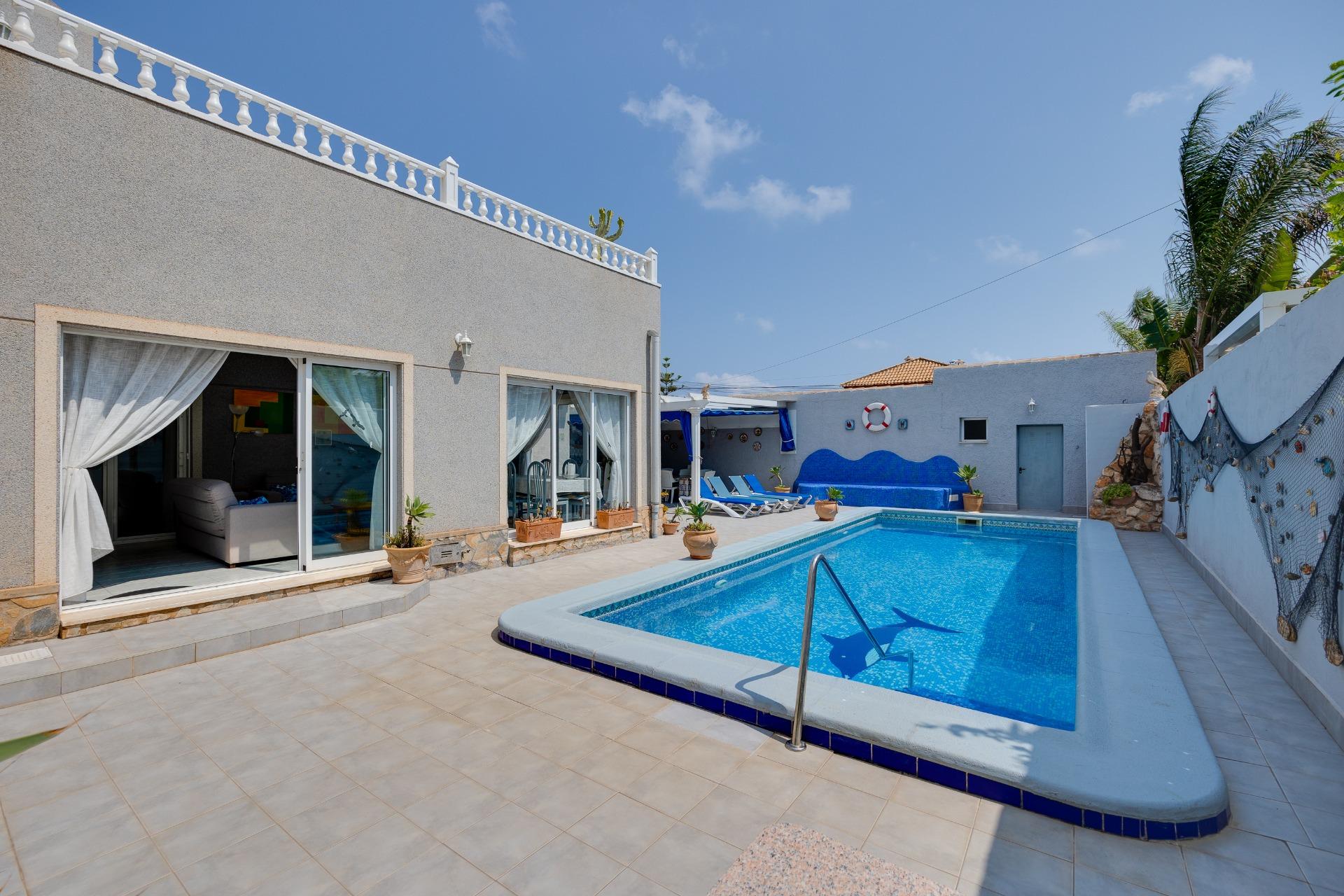 Villa en venta en Orihuela Costa