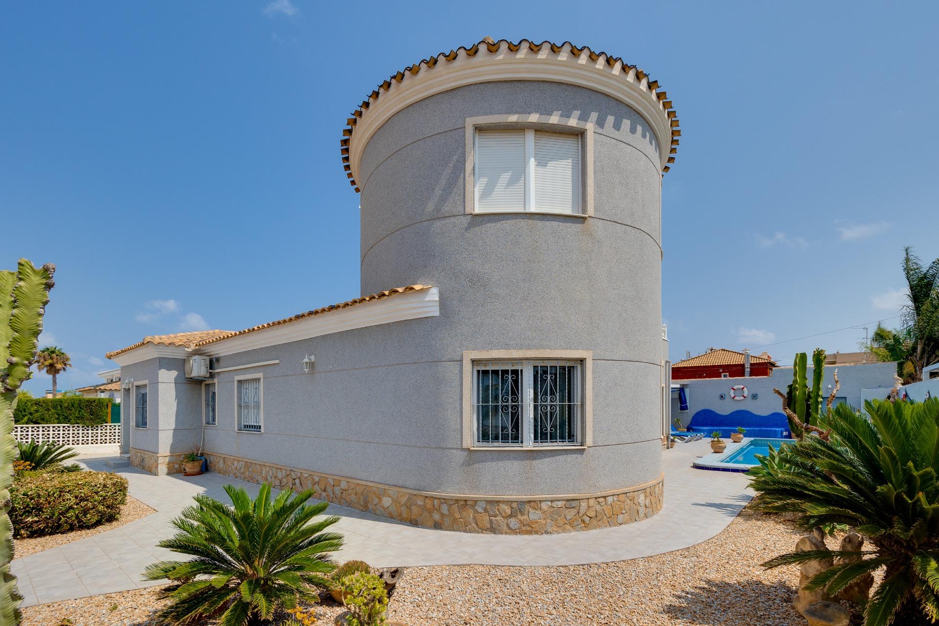 Villa en venta en Orihuela Costa