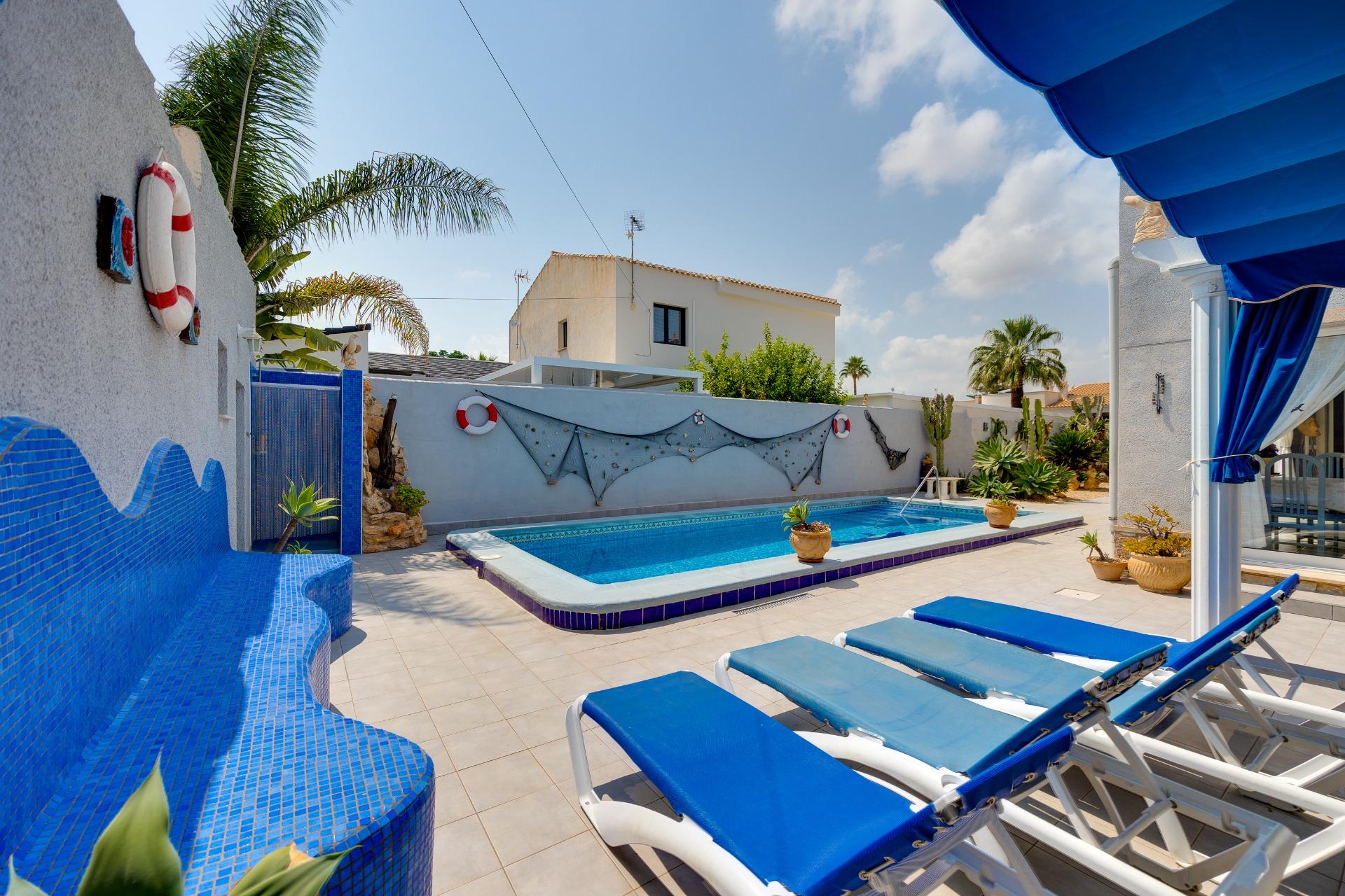 Villa en venta en Orihuela Costa