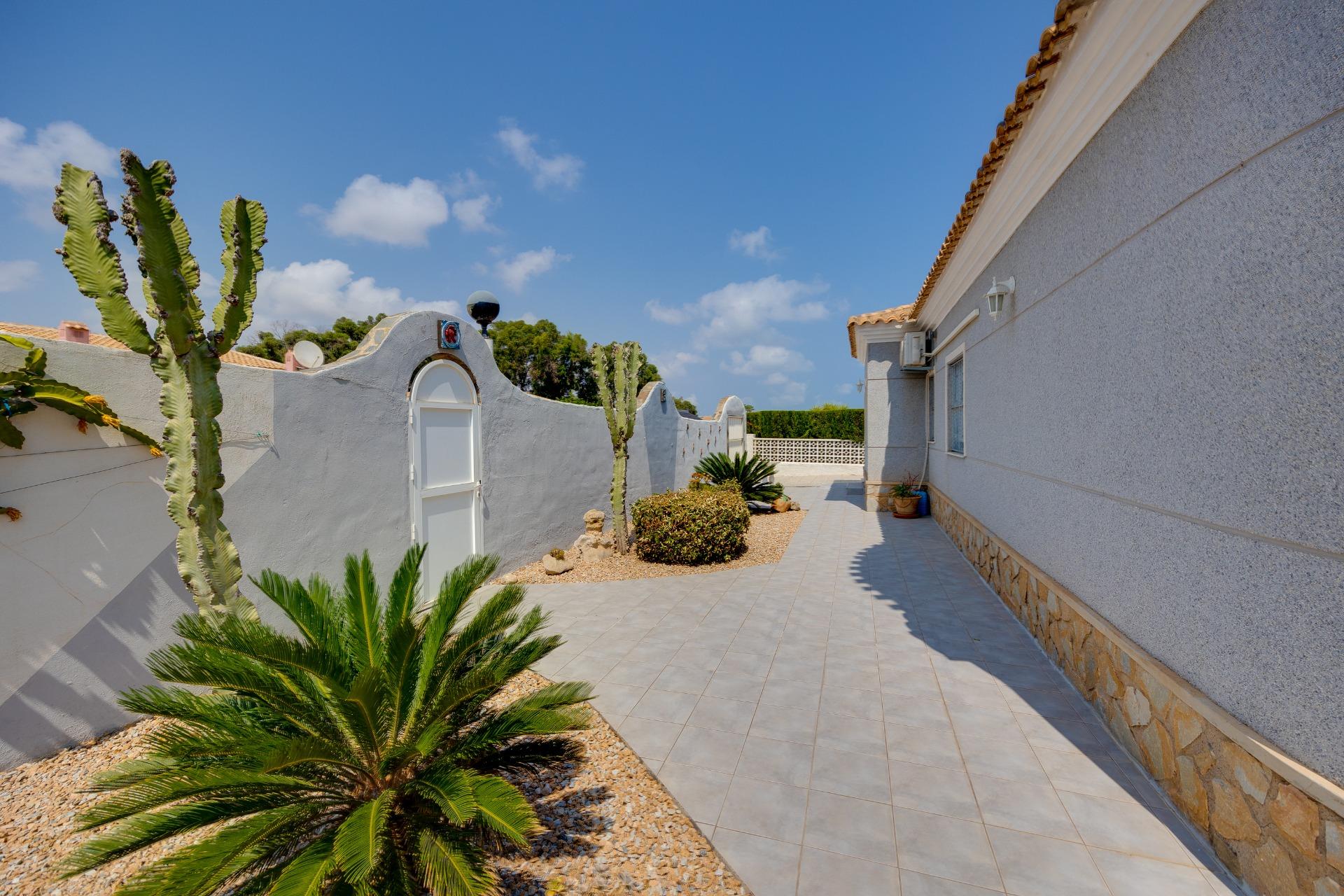 Villa en venta en Orihuela Costa