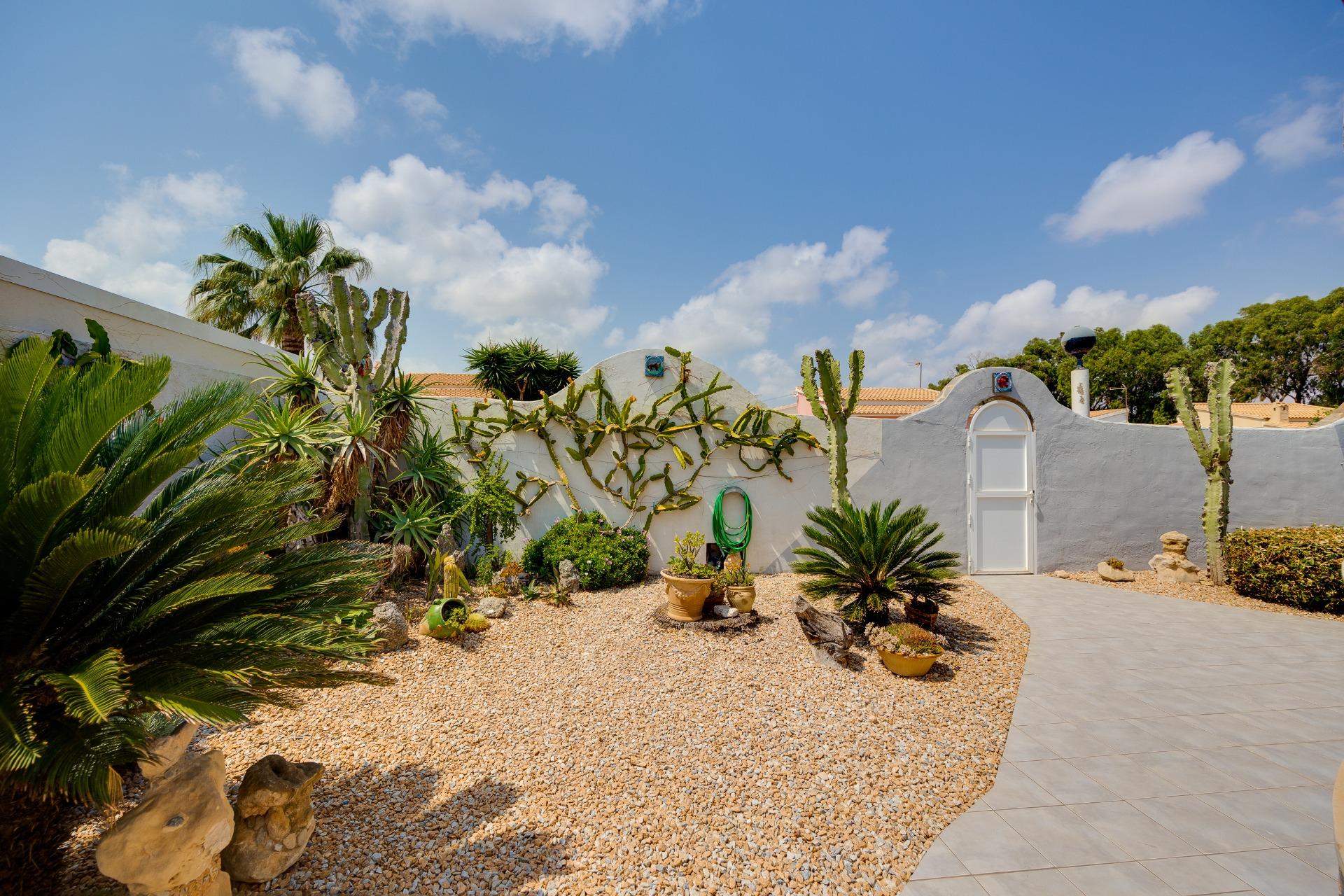 Villa en venta en Orihuela Costa