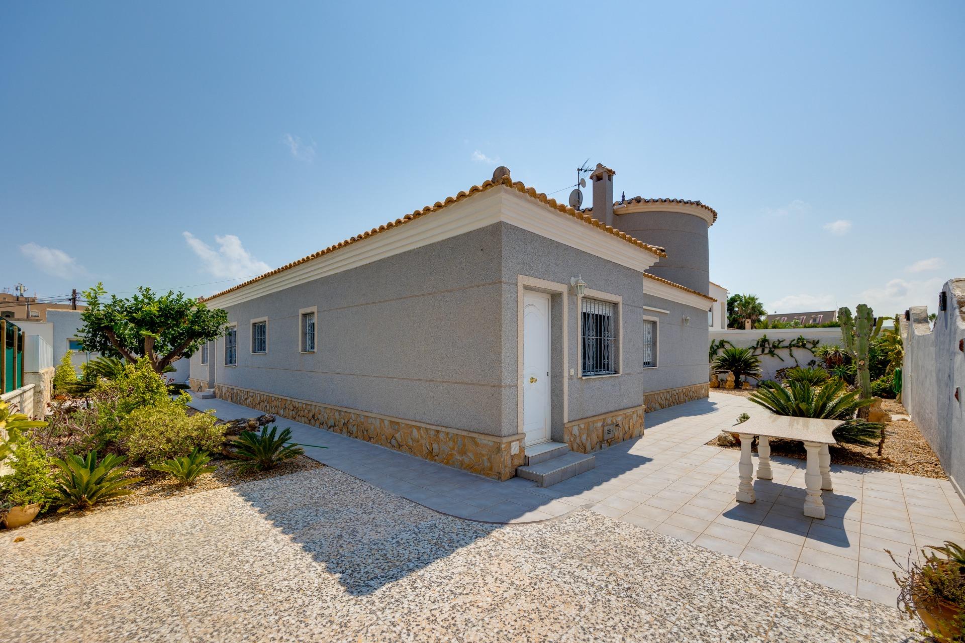 Villa en venta en Orihuela Costa