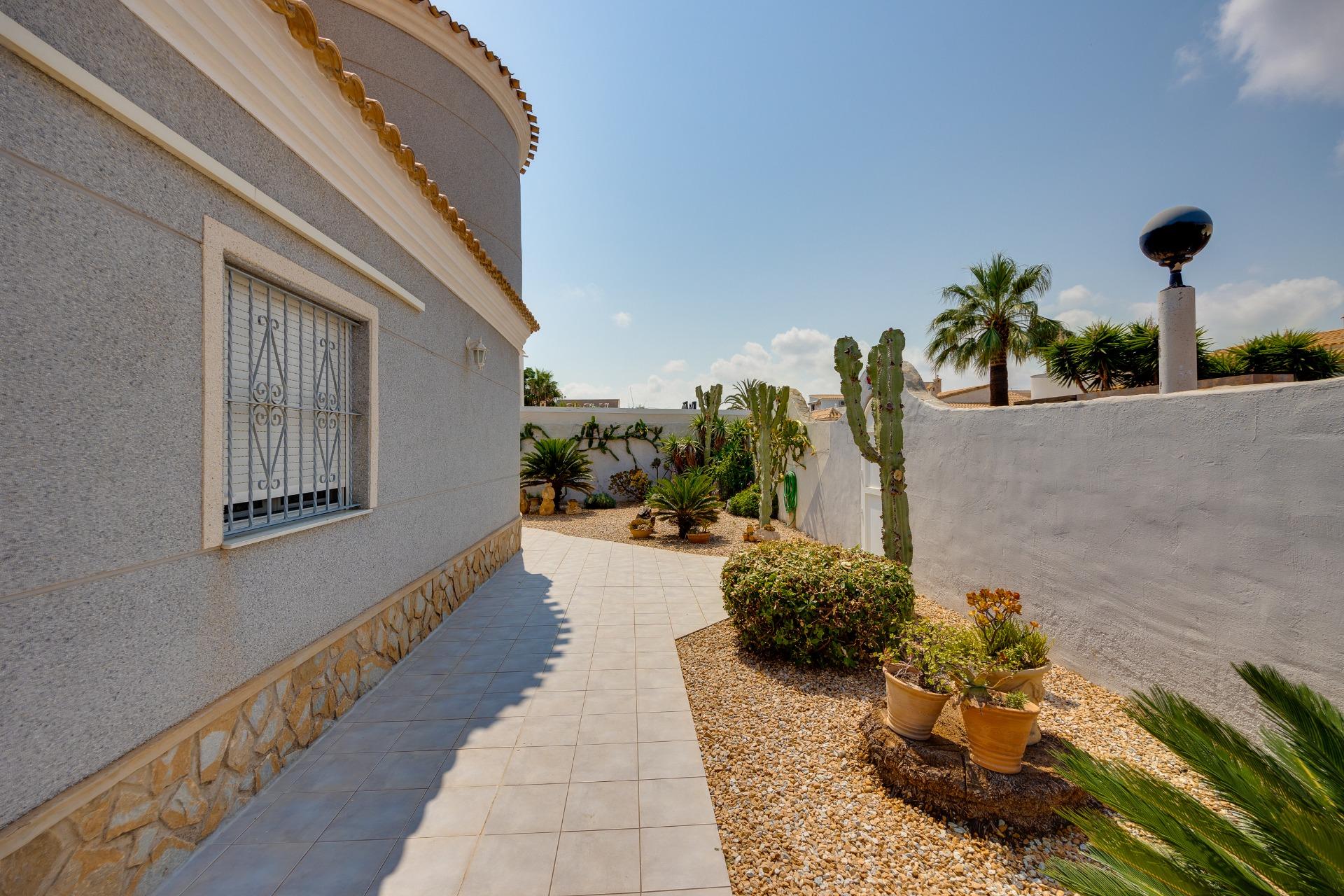 Villa en venta en Orihuela Costa