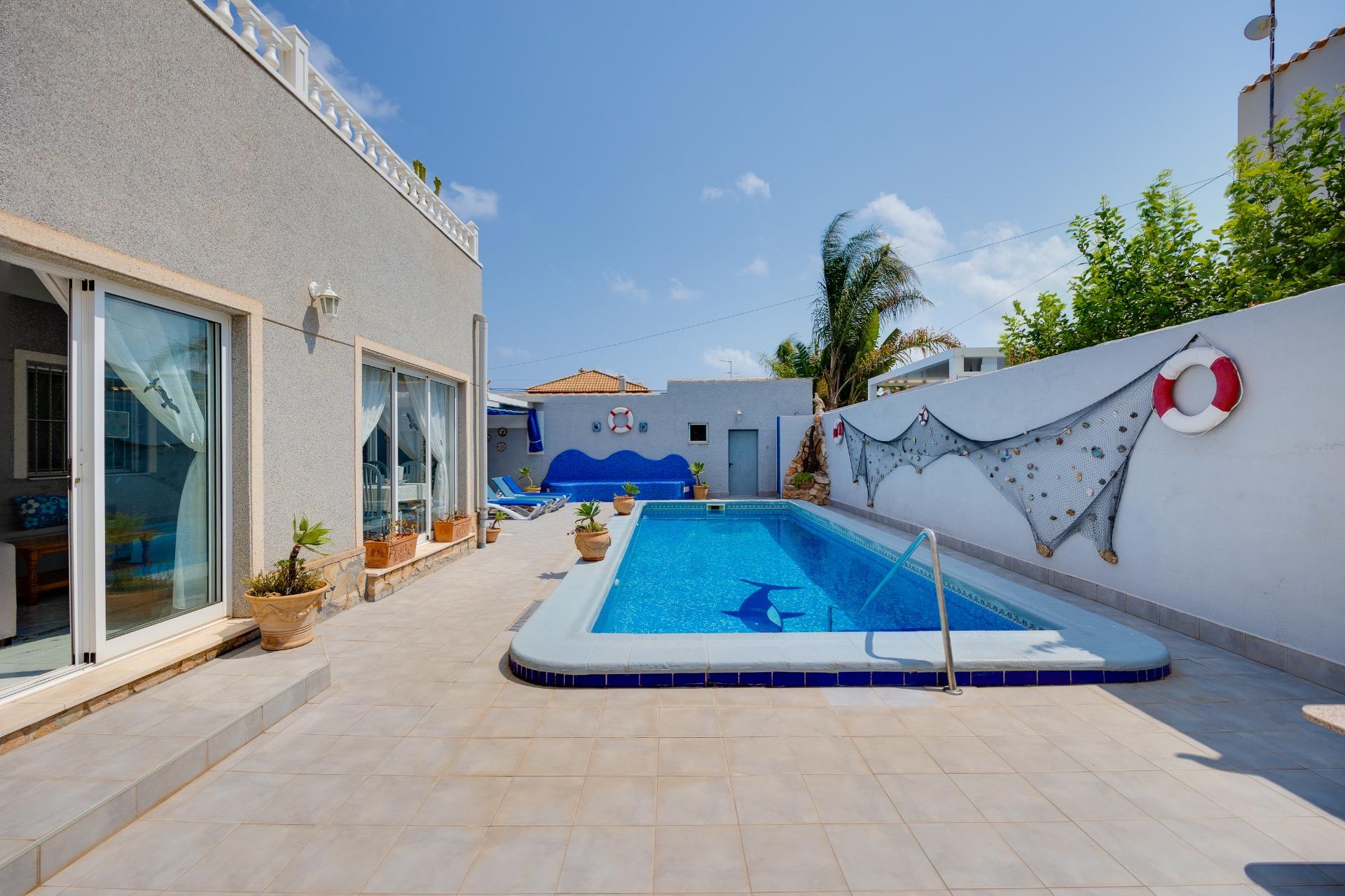 Villa en venta en Orihuela Costa