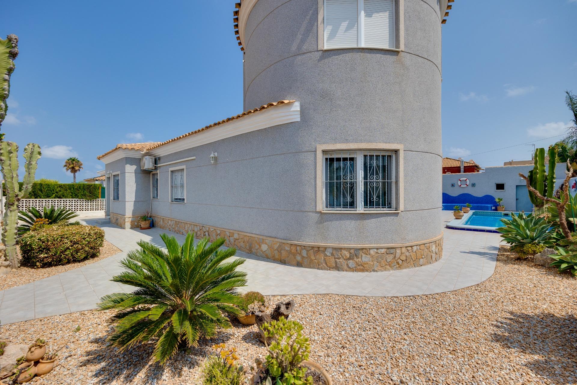 Villa en venta en Orihuela Costa