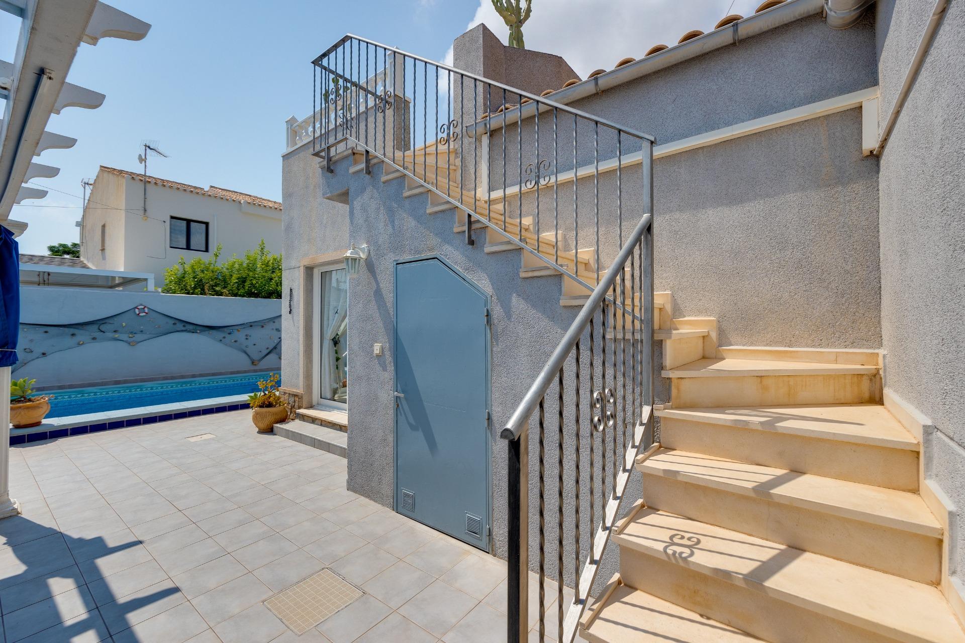 Villa en venta en Orihuela Costa