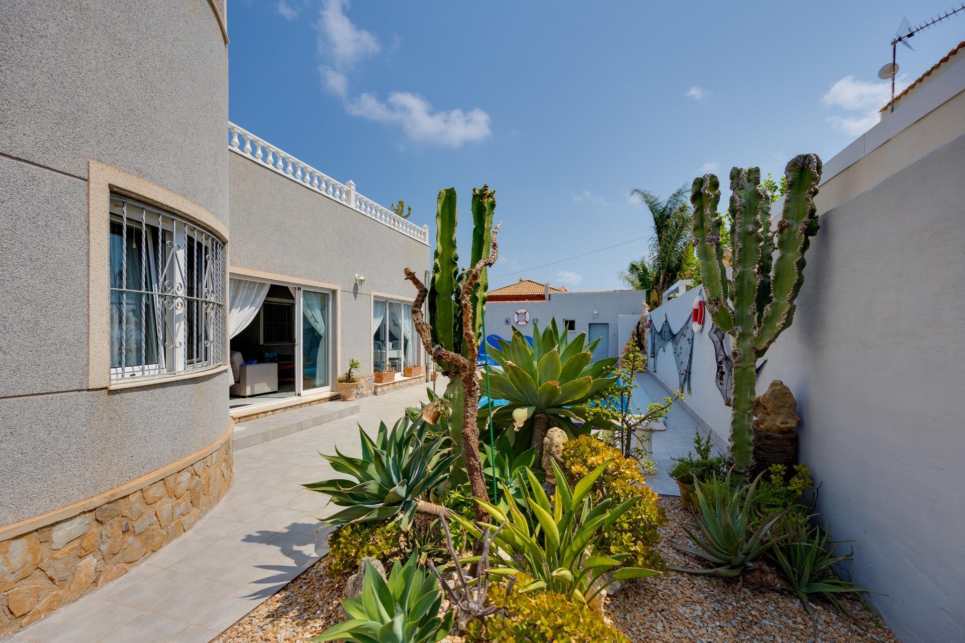 Villa en venta en Orihuela Costa