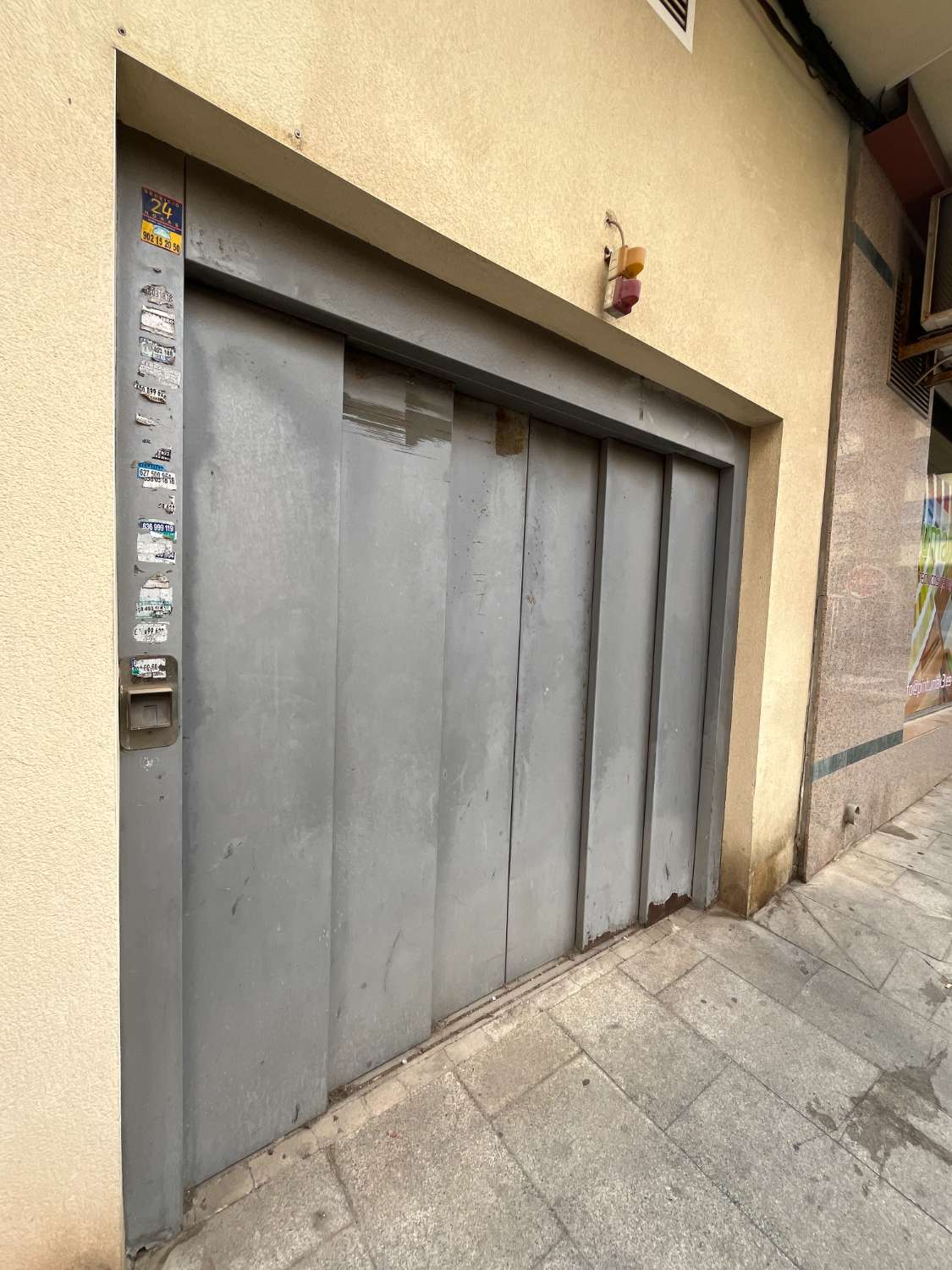 GARAJE EN VENTA CENTRO TORREVIEJA, ACCESO POR ASCENSOR!!