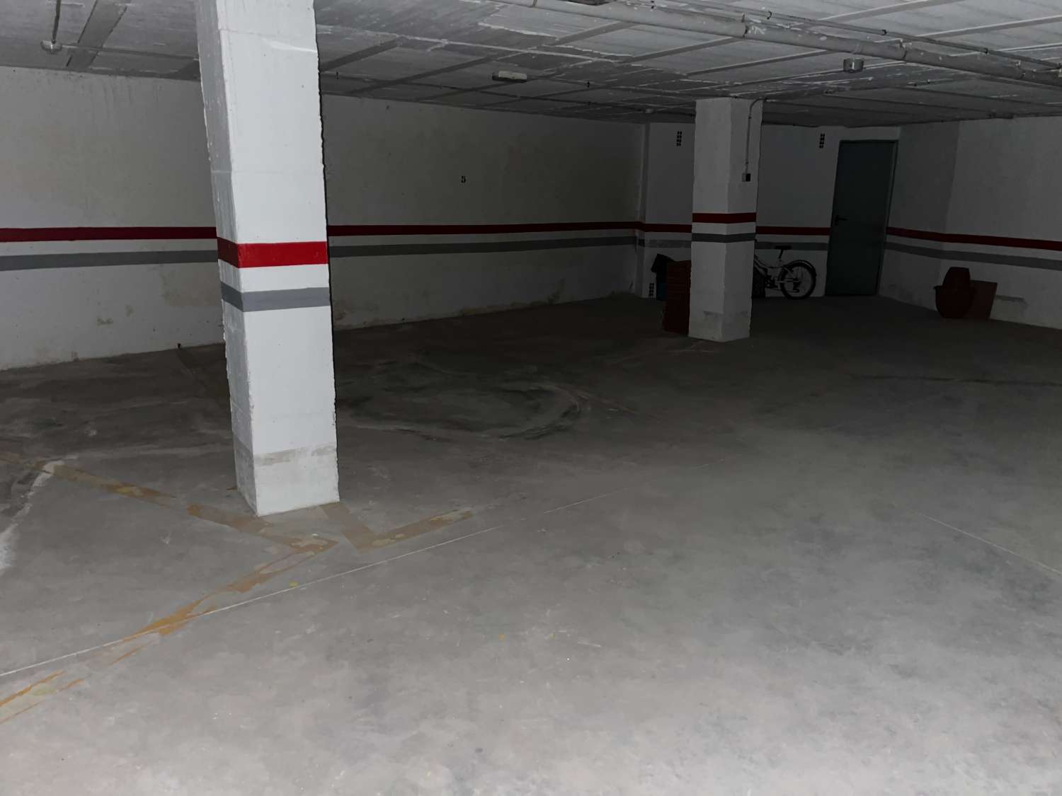 GARAJE EN VENTA CENTRO TORREVIEJA, ACCESO POR ASCENSOR!!